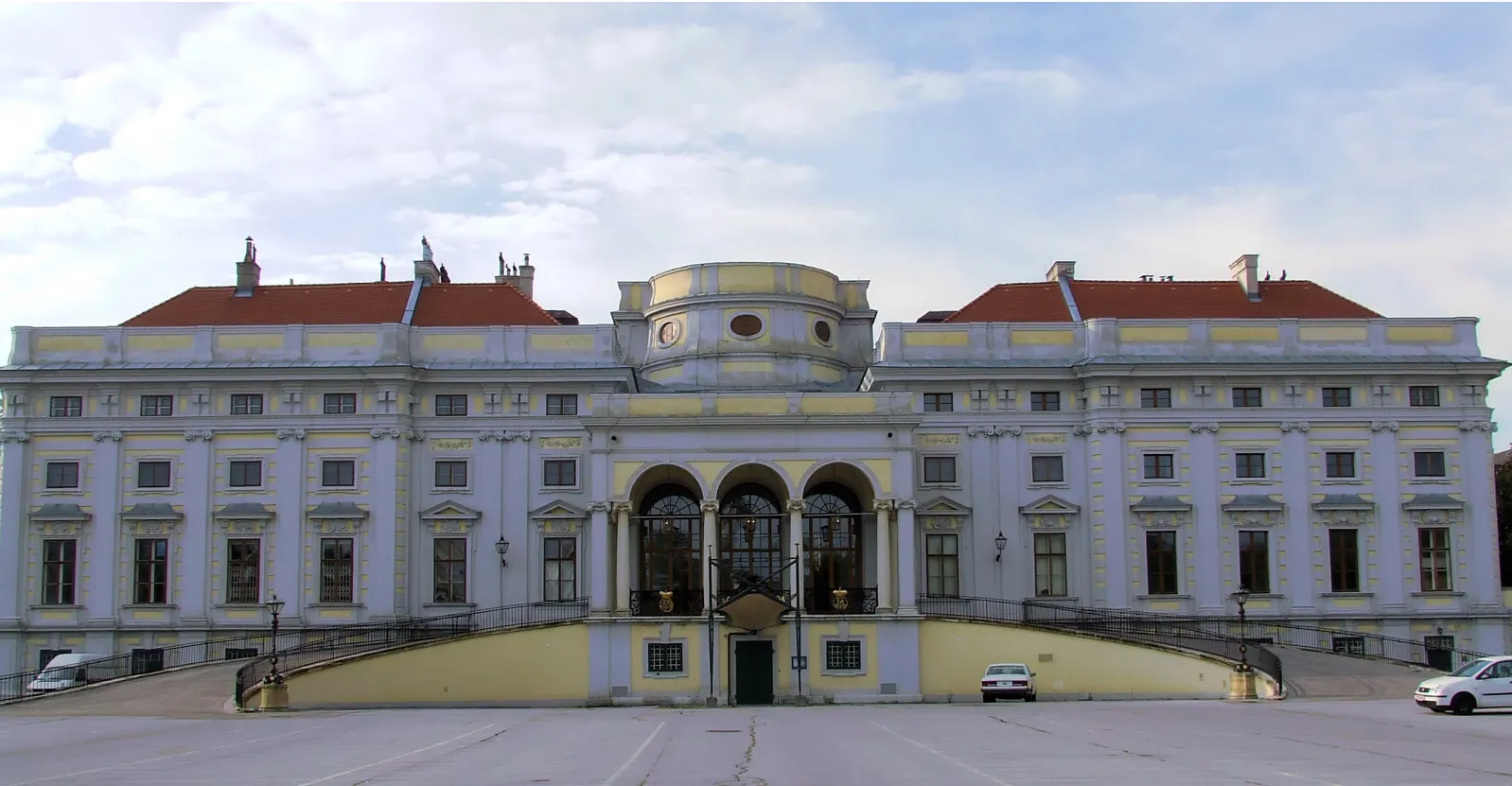 Photo showing: Palais Schwarzenberg construction started by Johann Lukas von Hildebrandt and ended by Johann Bernhard Fischer von Erlach. The building is located at Schwarzenbergplatz 9 in Vienna.