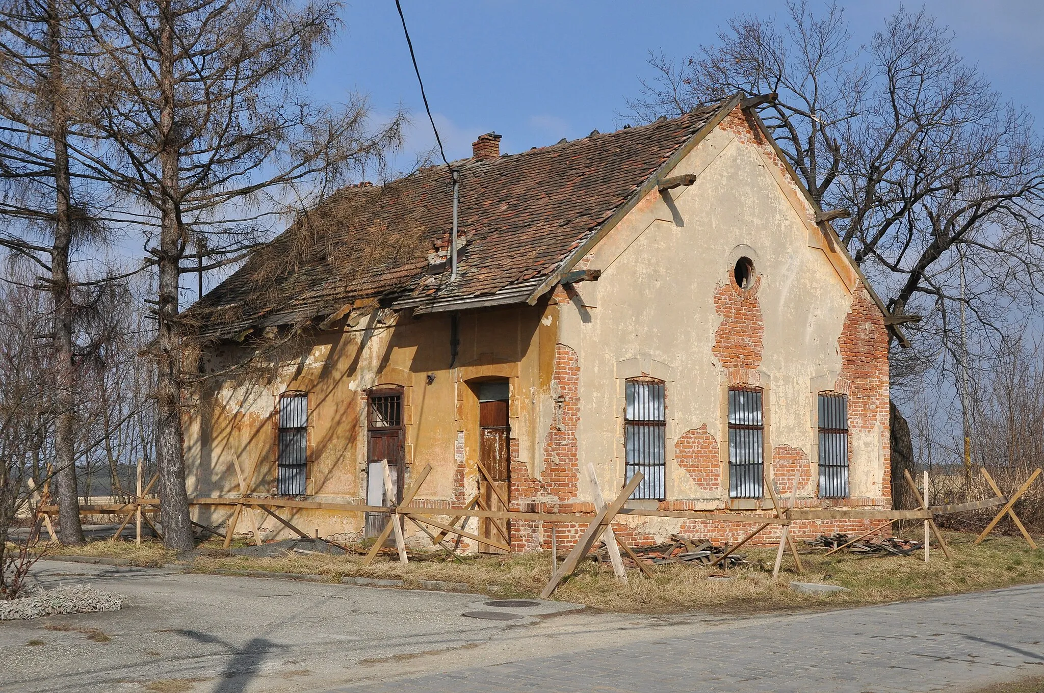 Photo showing: Jablonové – railway station, March 2011