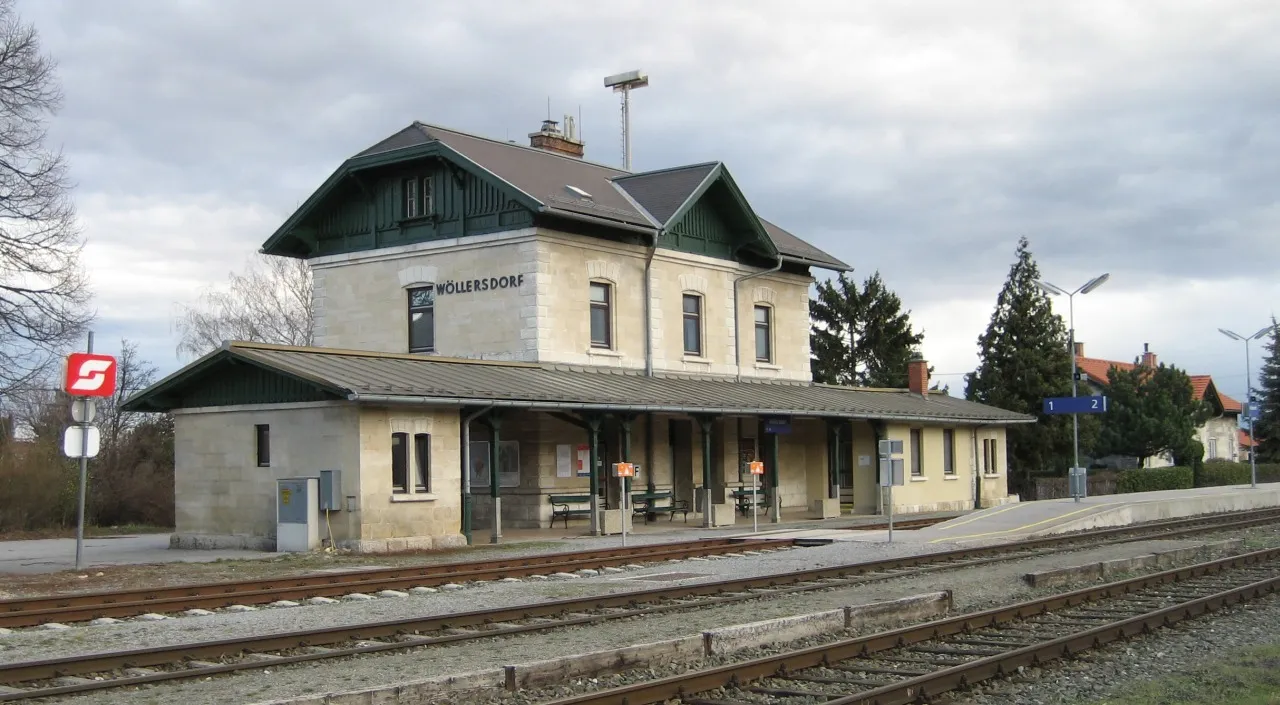 Photo showing: train station Wöllersdorf in Lower Austria