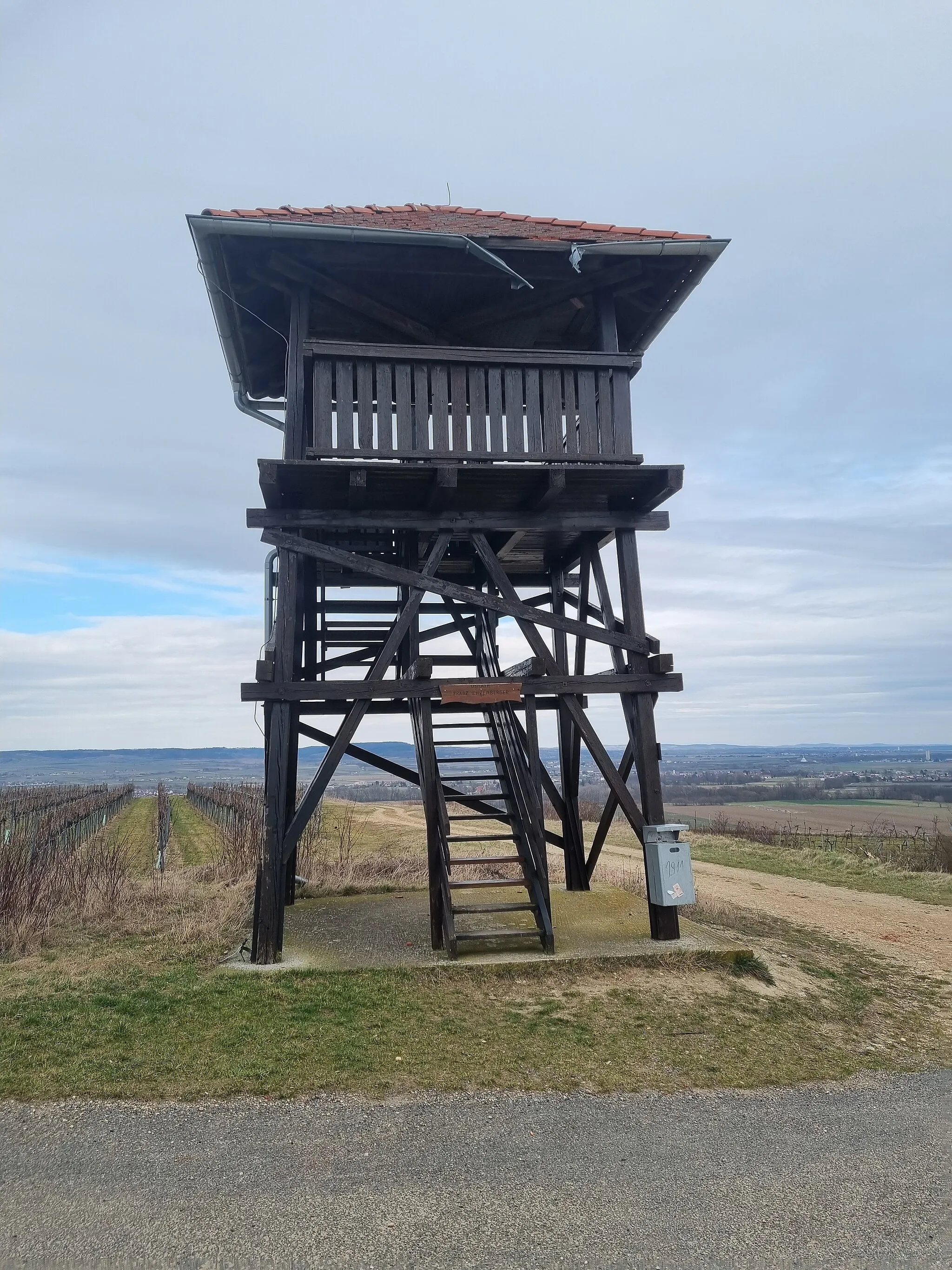 Photo showing: Gobelsberg observation tower in March 2023
