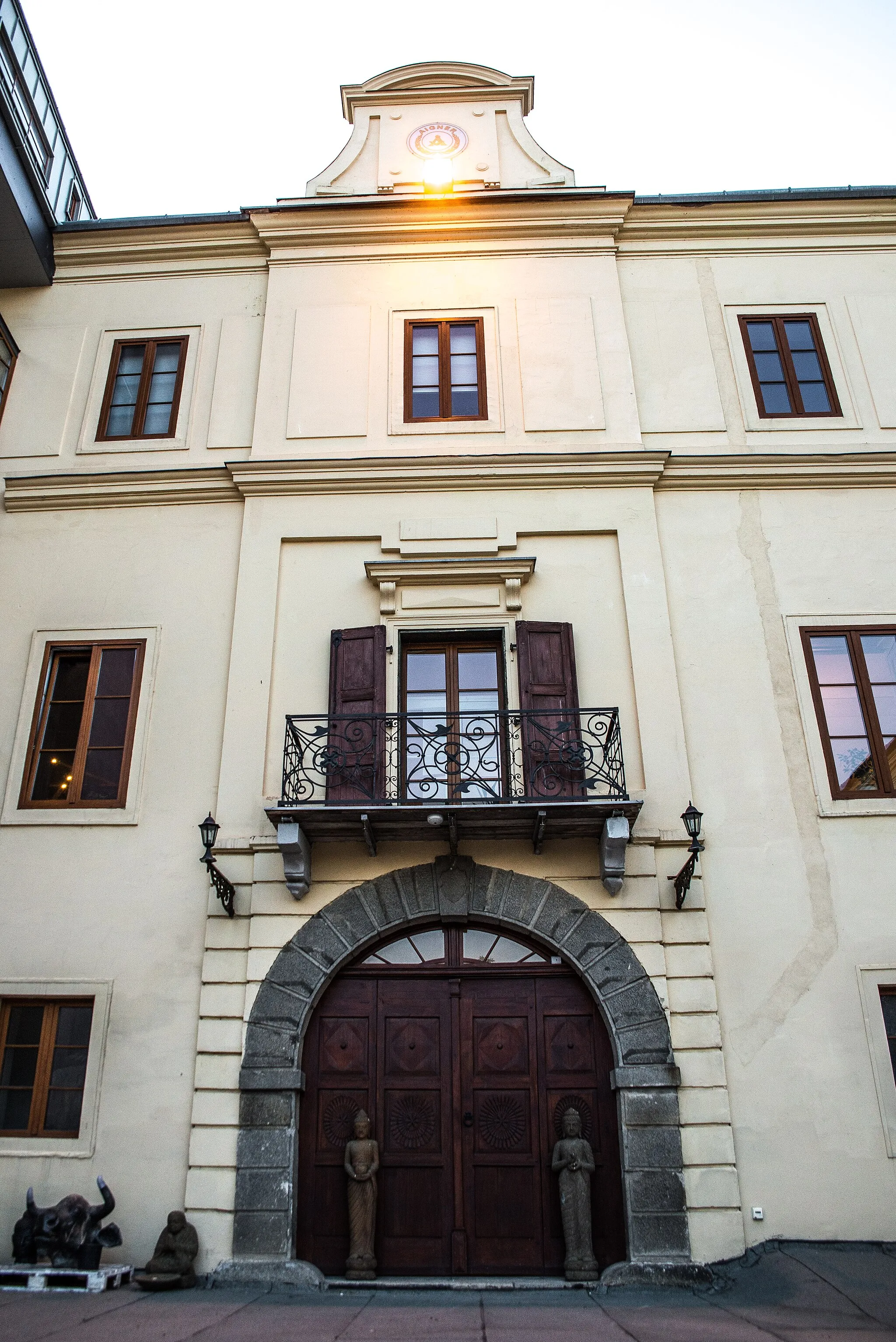 Photo showing: Hubertendorf is a private castle in Low Austria. It was renovated by an austrian interpreneur Franz Aigner 2007-2017 and nowadays represents one of the most beautiful ambience for events near Amstetten.