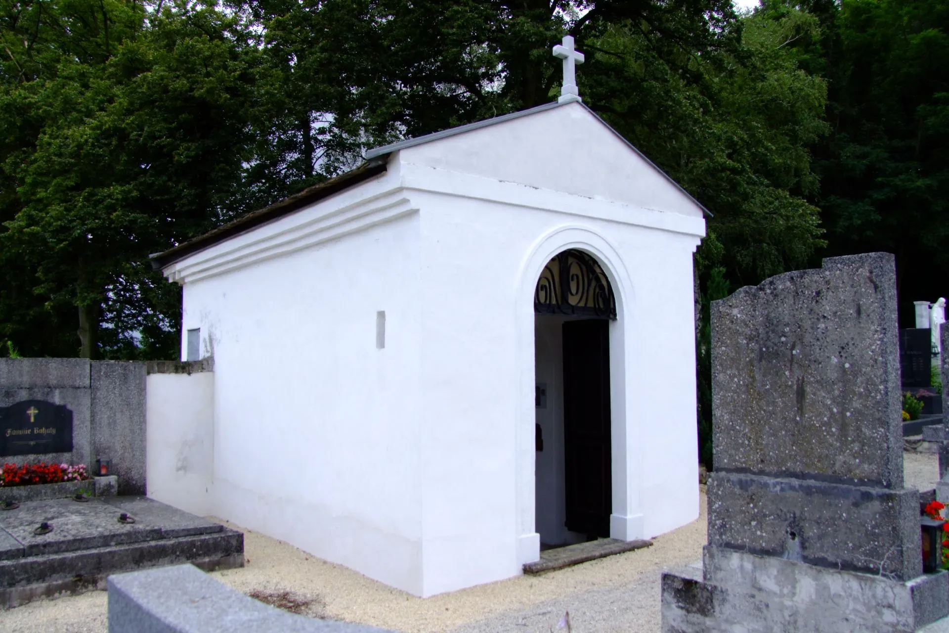 Photo showing: Friedhofskapelle, Torbau