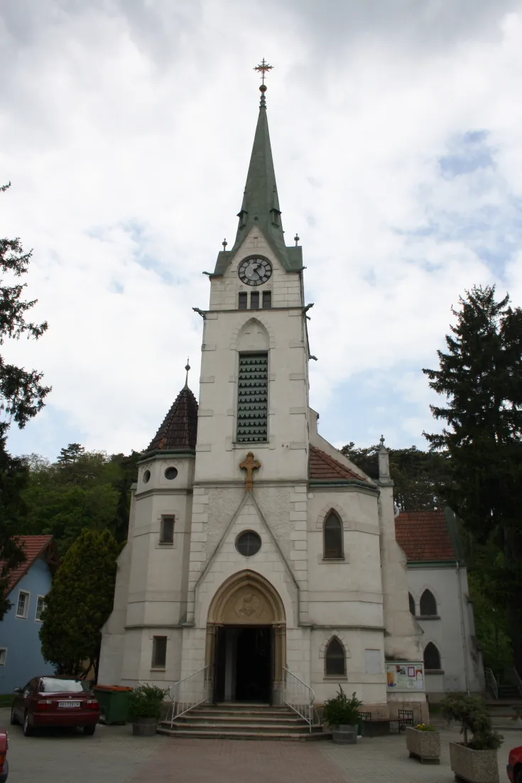 Photo showing: Pfarrkirche der niederösterreichischen Gemeinde Hirtenberg.
