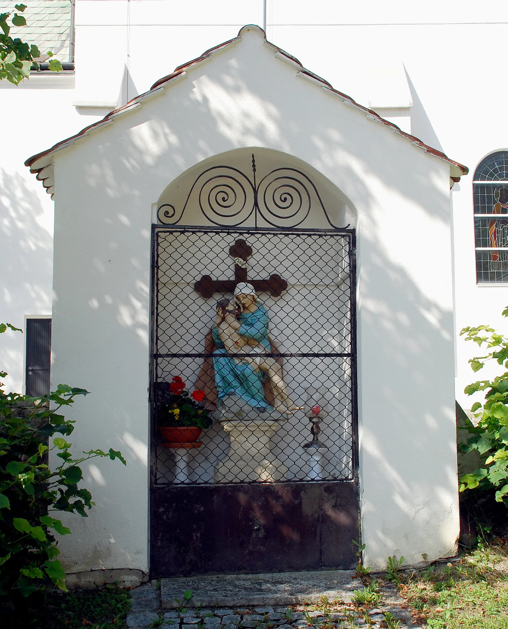 Photo showing: Sigleß, Burgenland, Österreich: Marienkapelle bei der Pfarrkirche

This media shows the protected monument with the number 18934 in Austria. (Commons, de, Wikidata)