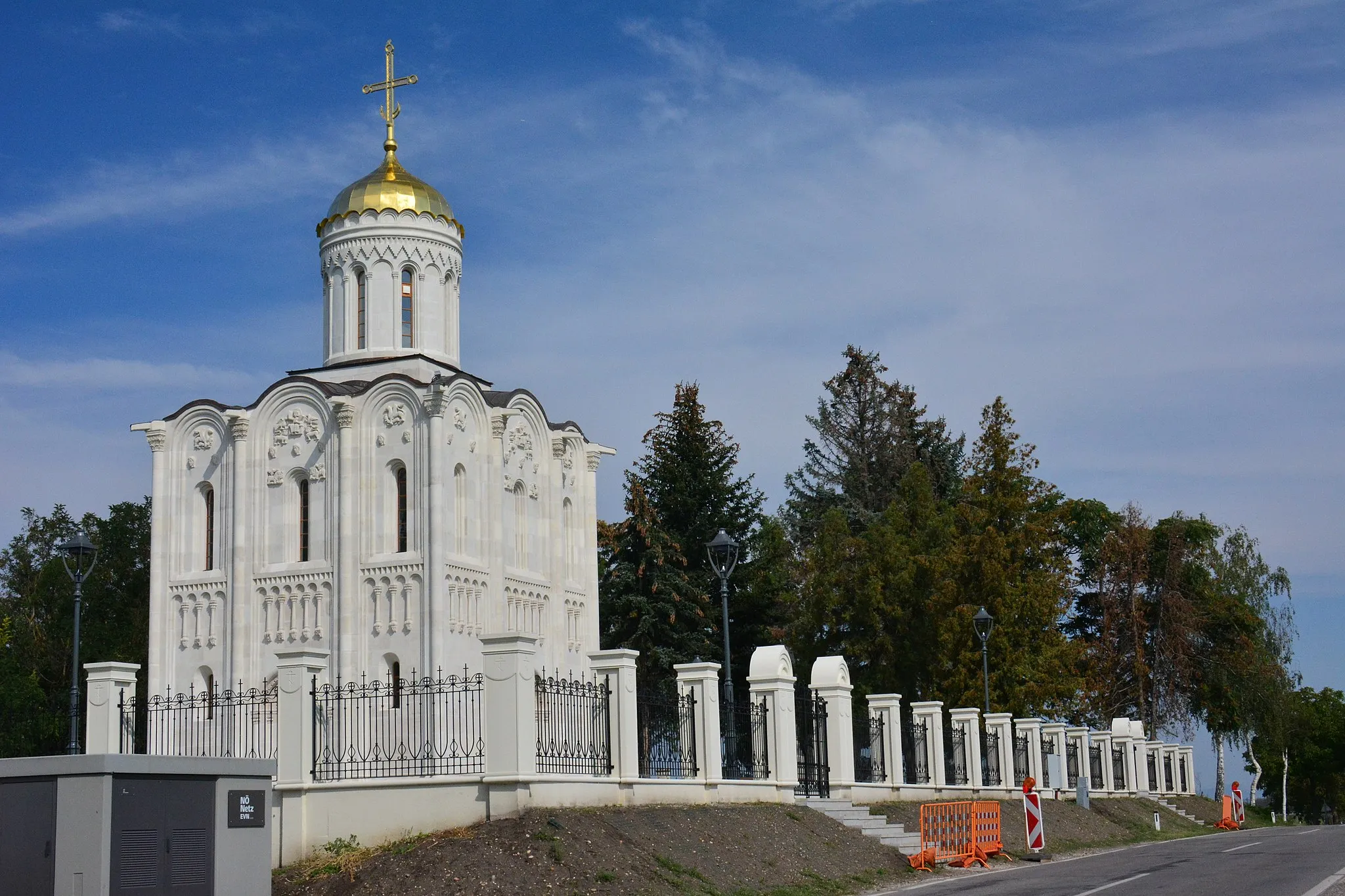 Photo showing: In Bau befindliche russisch-orthodoxe Kirche am Soldatenfriedhof Laa an der Thaya