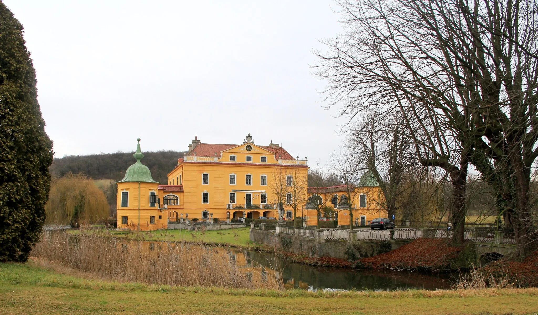 Photo showing: Das Schloss Wasserburg in Wasserburg, ein Ortsteil der niederösterreichischen Stadt St. Pölten.