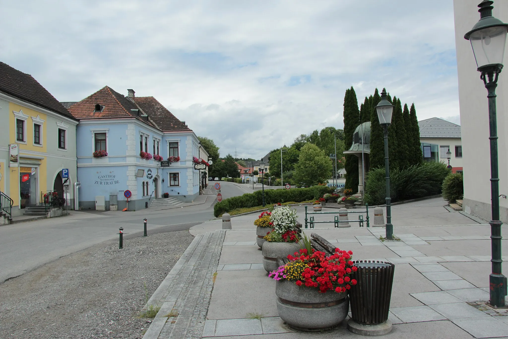 Photo showing: Kirchenplatz in Petzenkirchen