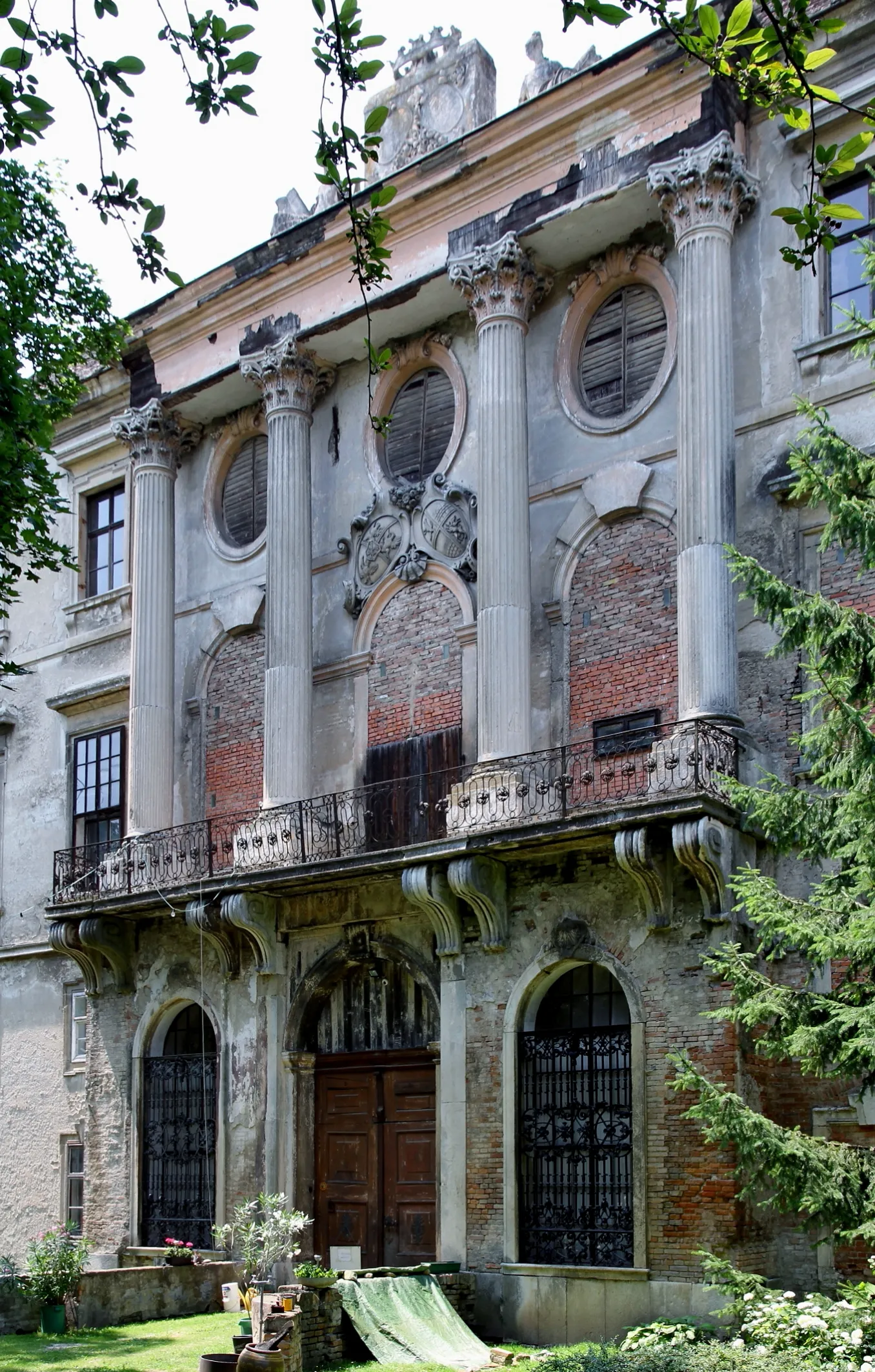 Photo showing: Südfassade des Schlosses Thürnthal in Thürnthal, ein Ortsteil der niederösterreichischen Gemeinde Fels am Wagram.