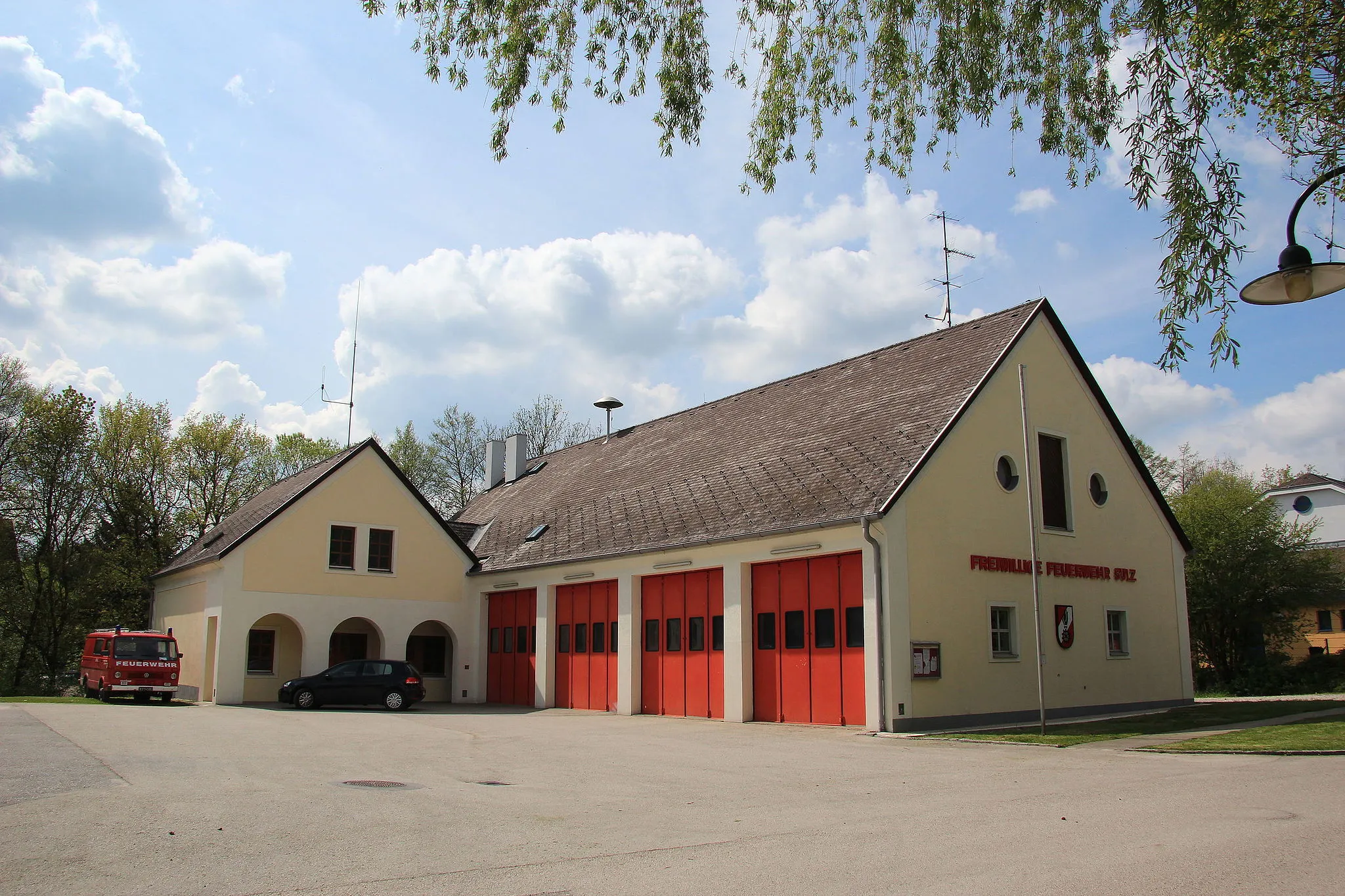 Photo showing: Feuerwehrhaus in Sulz im Wienerwald
