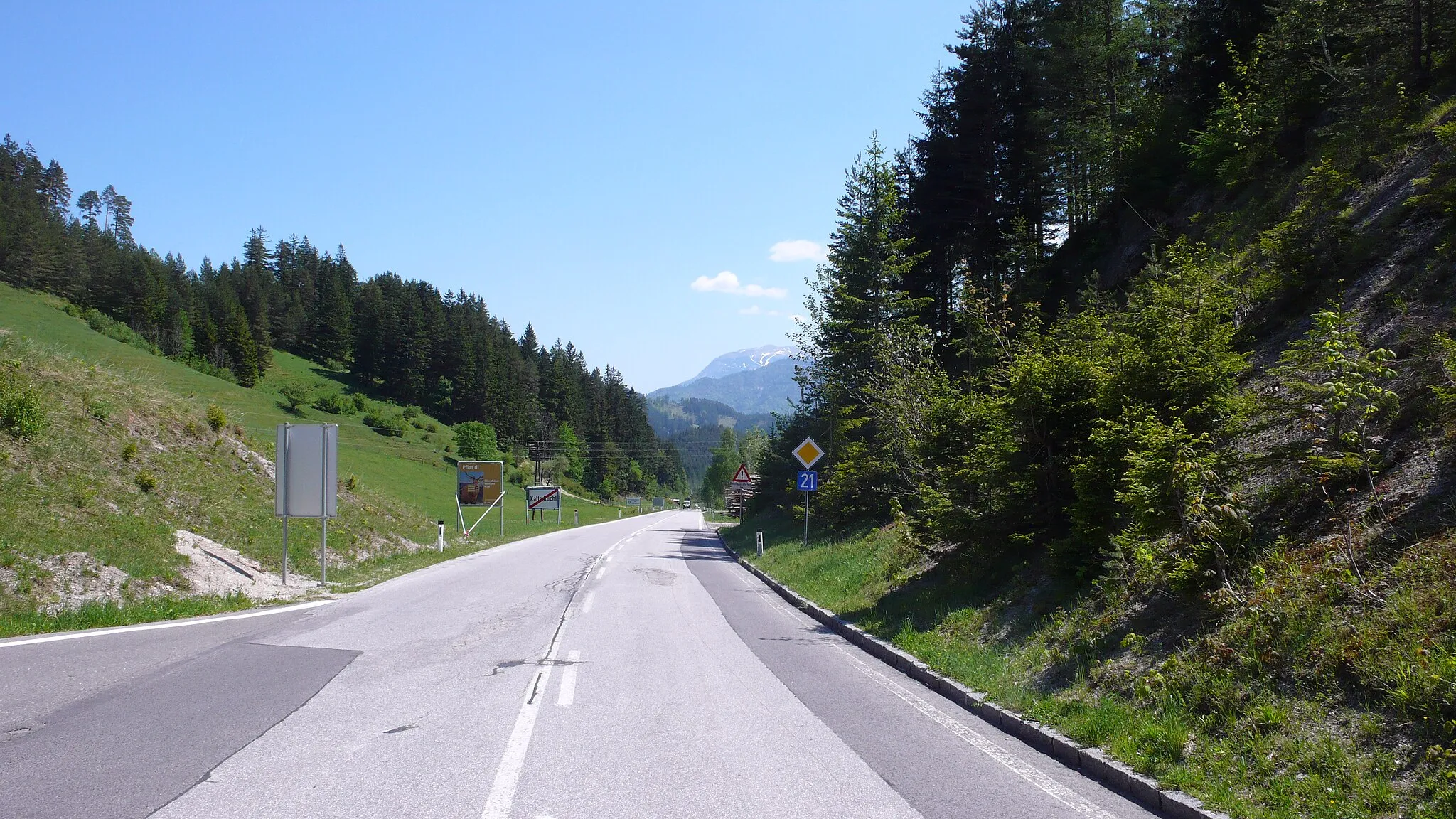 Photo showing: Blick von der Passhöhe Kalte Kuchl in den Gutensteiner Alpen in Niederösterreich Richtung Südost.