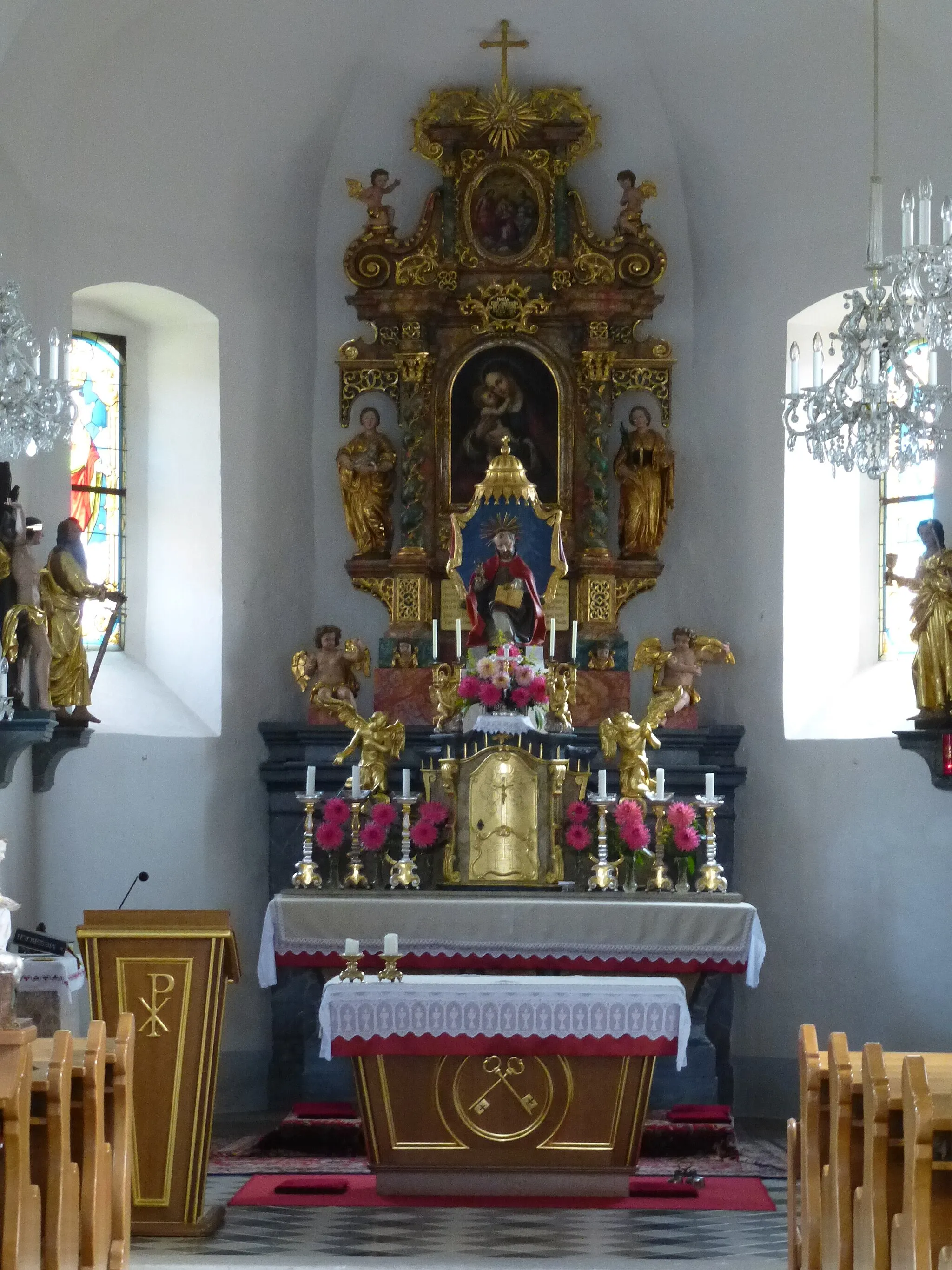 Photo showing: Kath. Pfarrkirche hl. Petrus und Friedhof; Altar