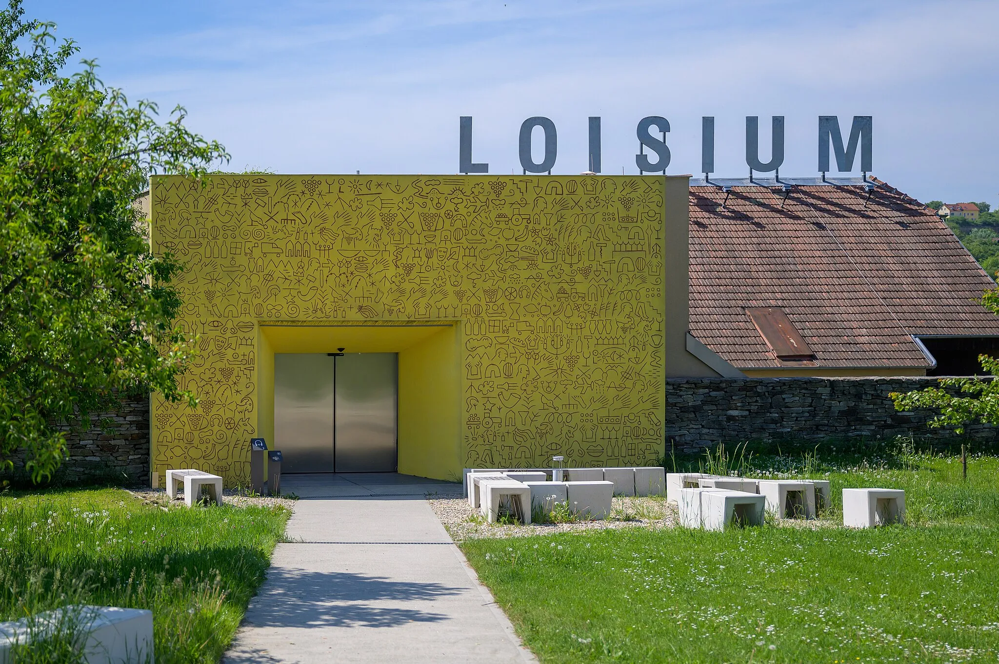 Photo showing: Entry to Loisium, a winemaking museum in Langenlois (Lower Austria)