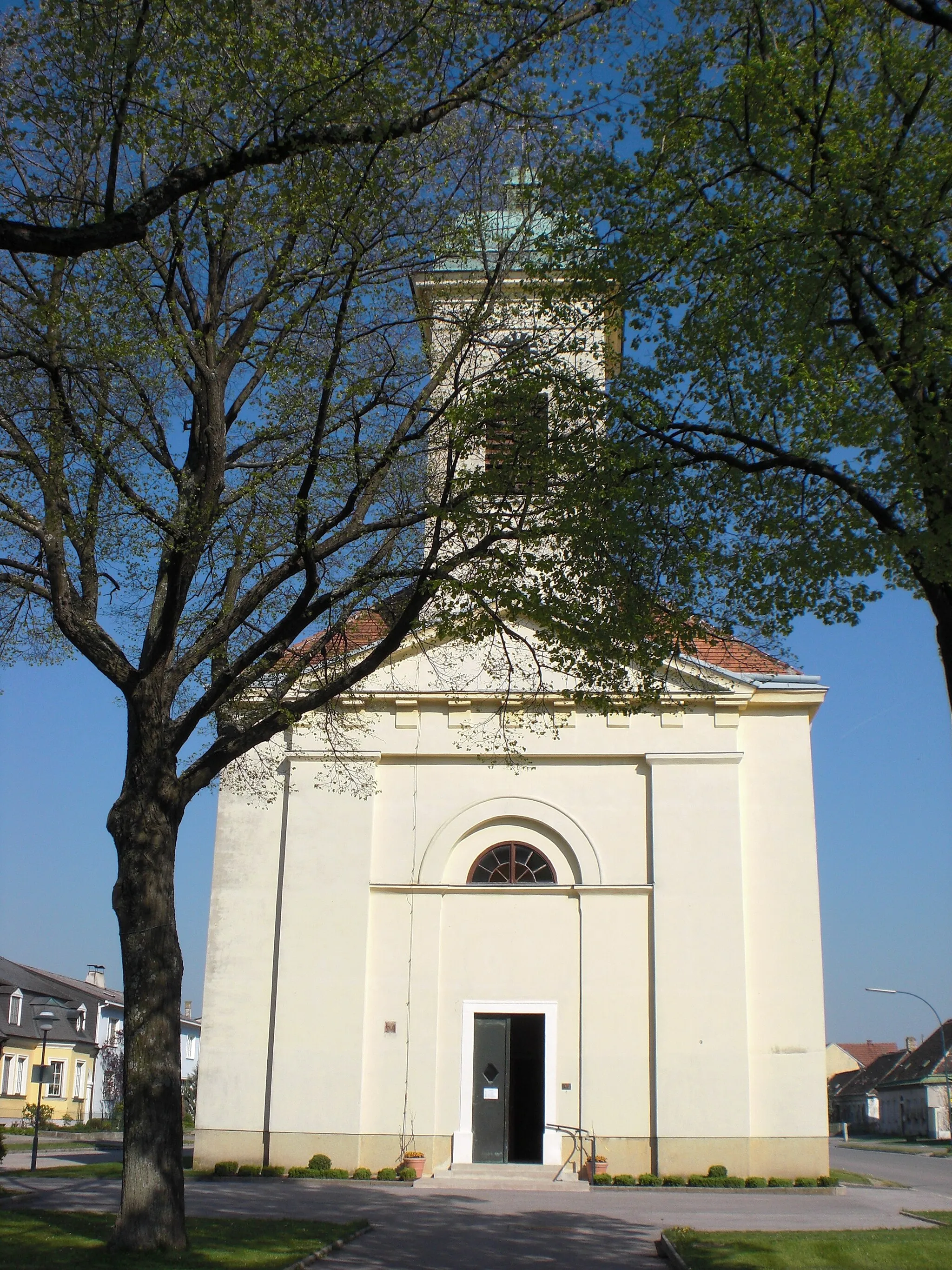 Photo showing: Catholic parish church St. Joseph, Franzensdorf, Groß-Enzersdorf, Lower Austria