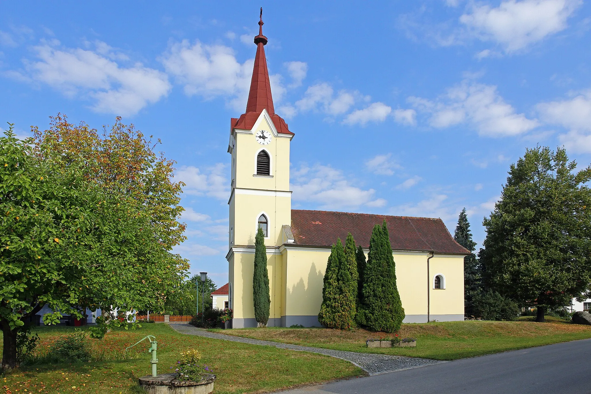 Photo showing: Die am Nordende des Angers von Eulenbach gelegene Ortskapelle hl. Anna ist ein 1734/35 errichteter und 1888 renovierter Barockbau.