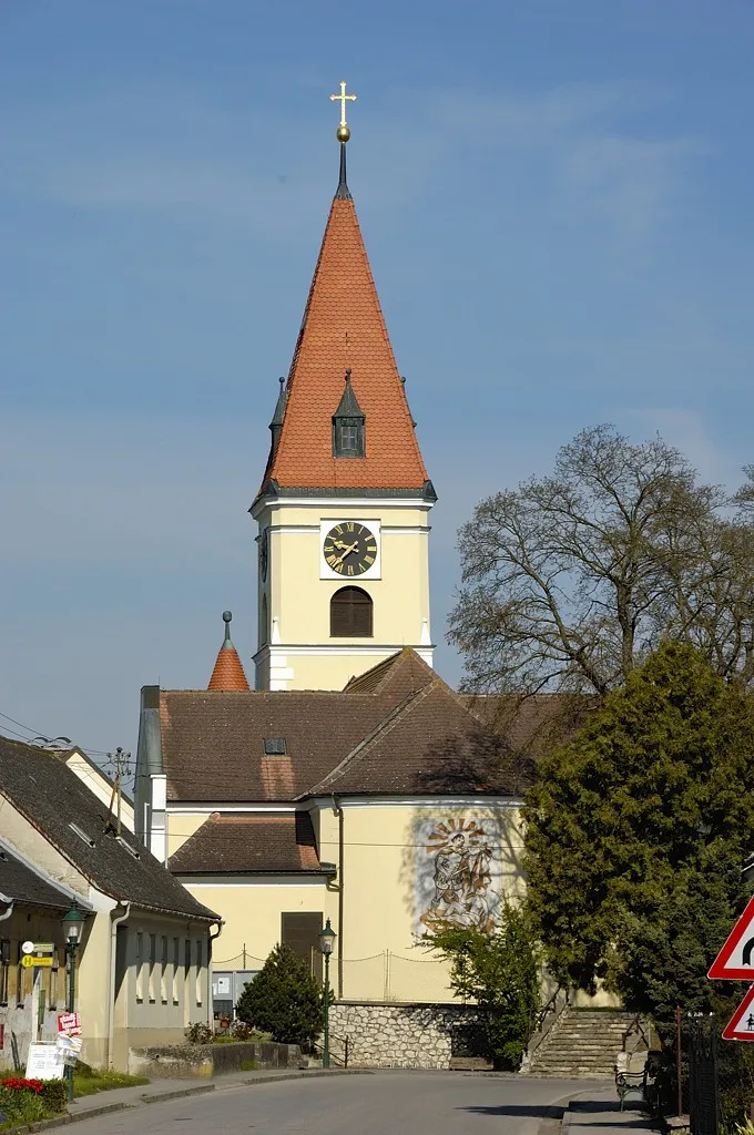 Photo showing: Kath. Pfarrkirche hl. Martin mit ummauertem Kirchhof