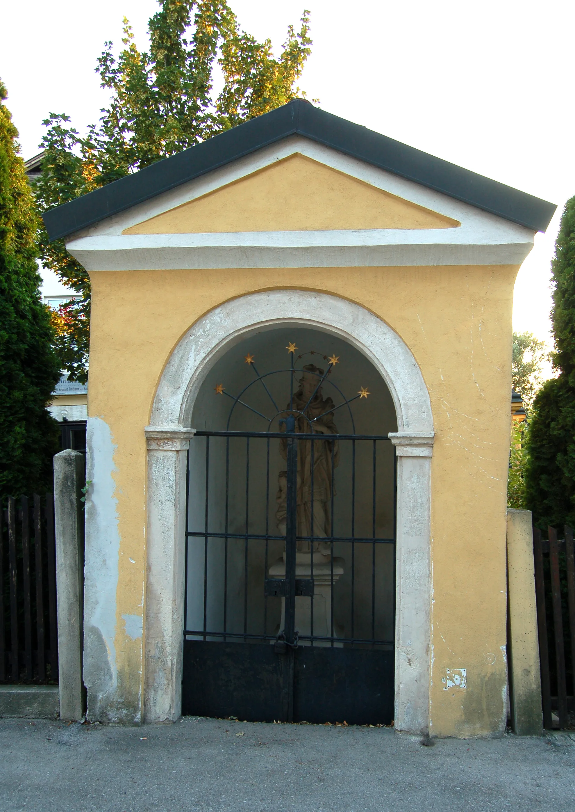 Photo showing: John of Nepomuk chapel in Unterwaltersdorf, municipality of Ebreichsdorf, Lower Austria, a cultural heritage monument.