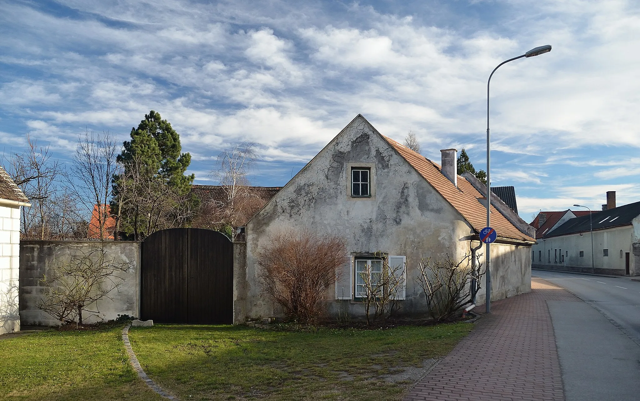 Photo showing: A Farmhouse at Wiener Straße, Unterwaltersdorf 6, municipality of Ebreichsdorf.
