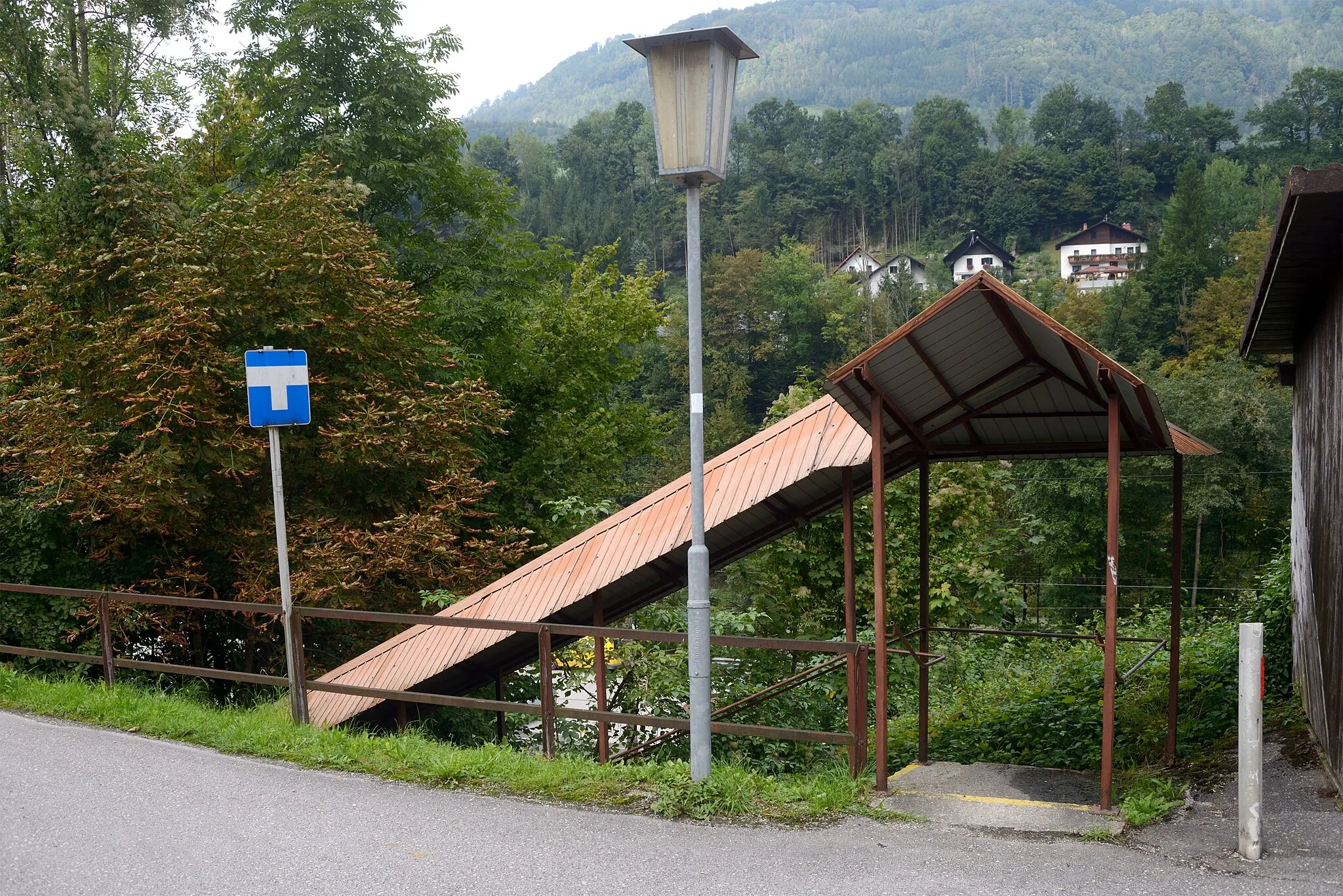 Photo showing: Stiegenanlage vom Bahnhof zur Heinzlstraße