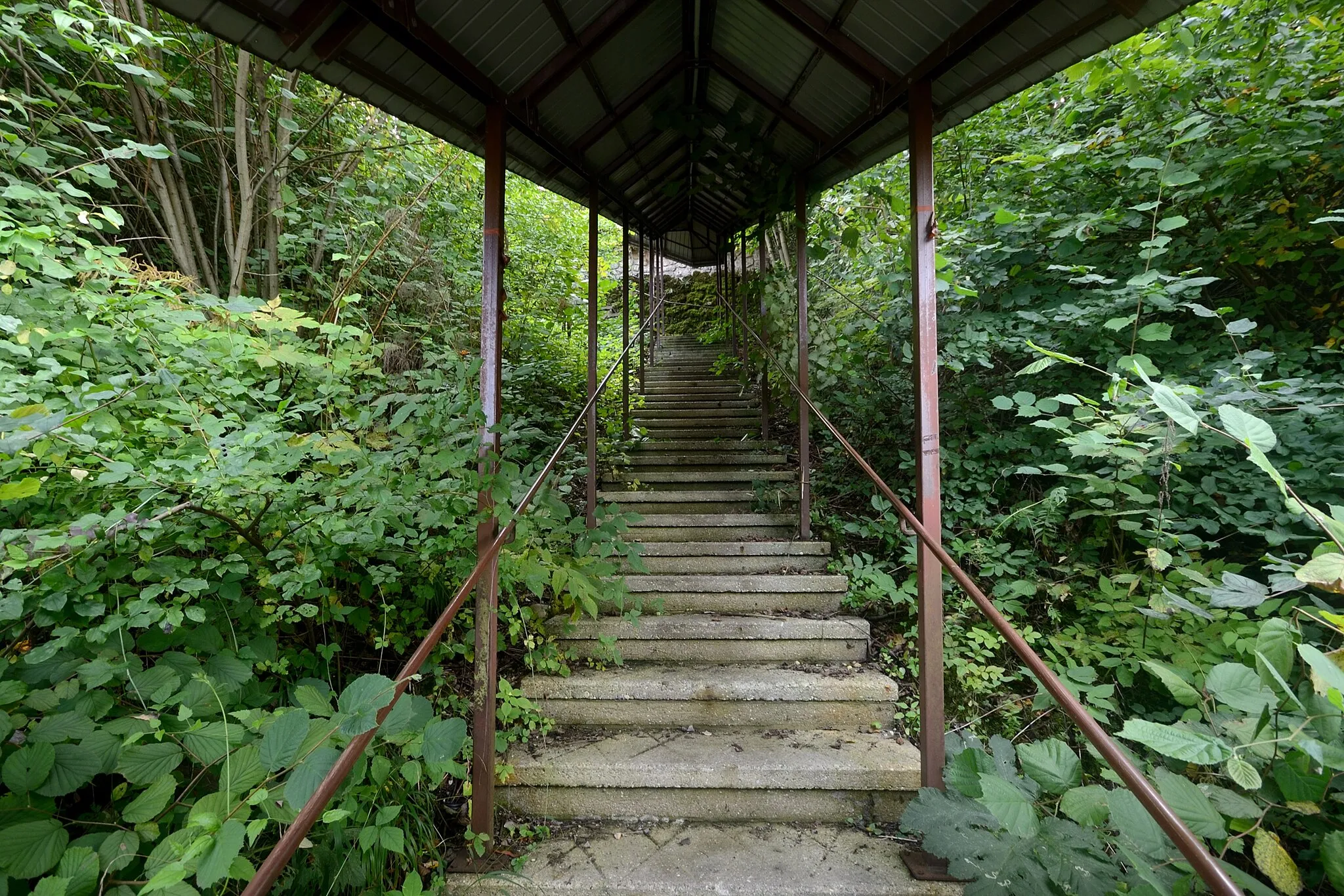 Photo showing: Stiegenanlage vom Bahnhof zur Heinzlstraße