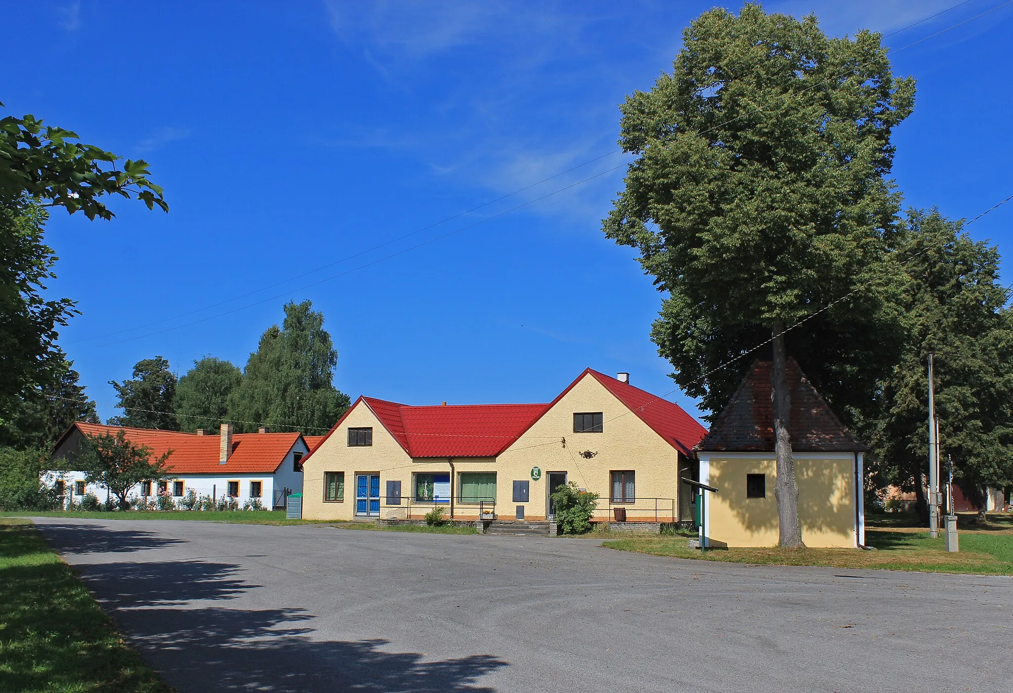 Photo showing: Common in Lipnice, part of Jílovice, Czech Republic.