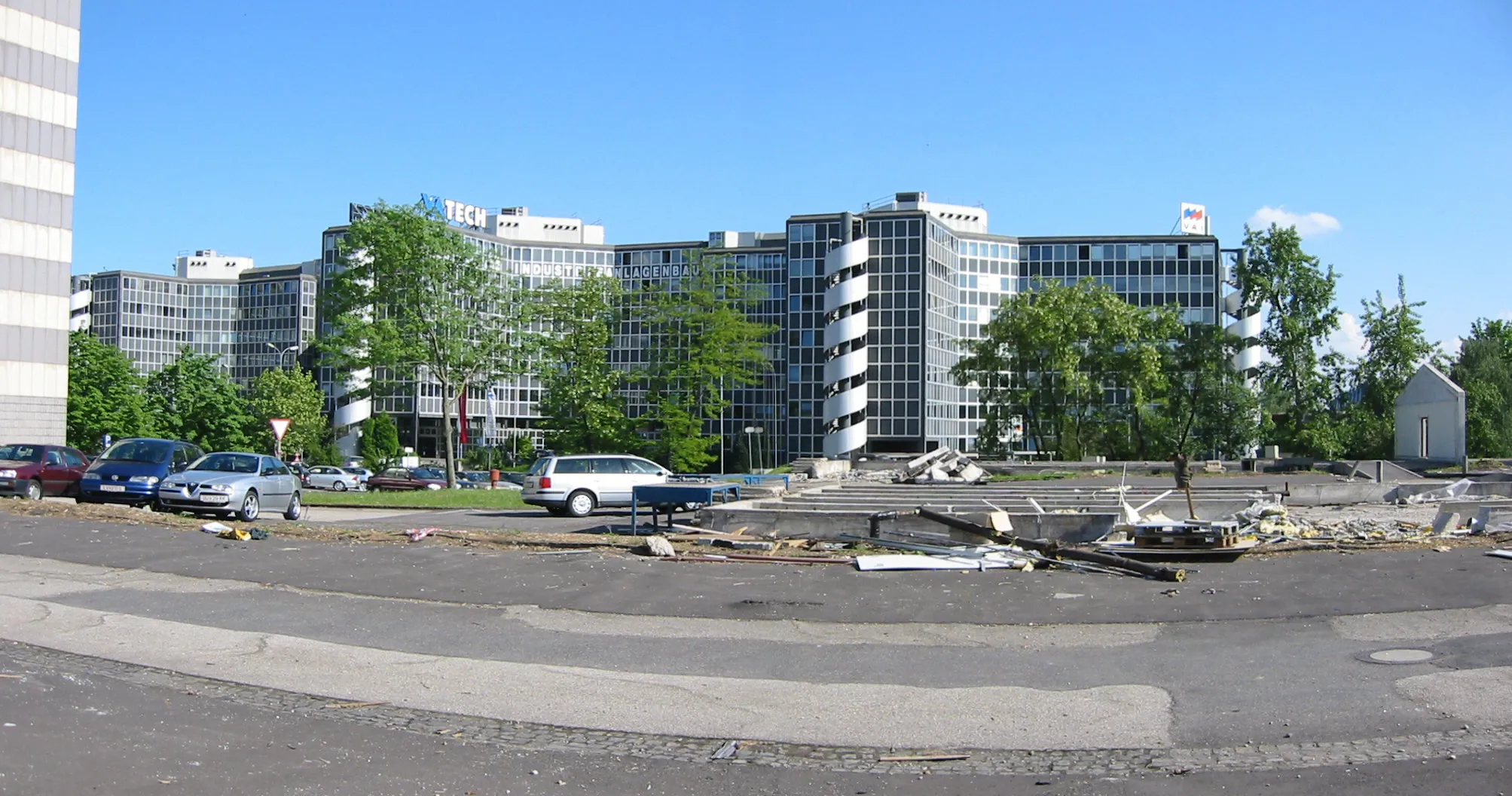 Photo showing: VA Tech Gebäude 2002