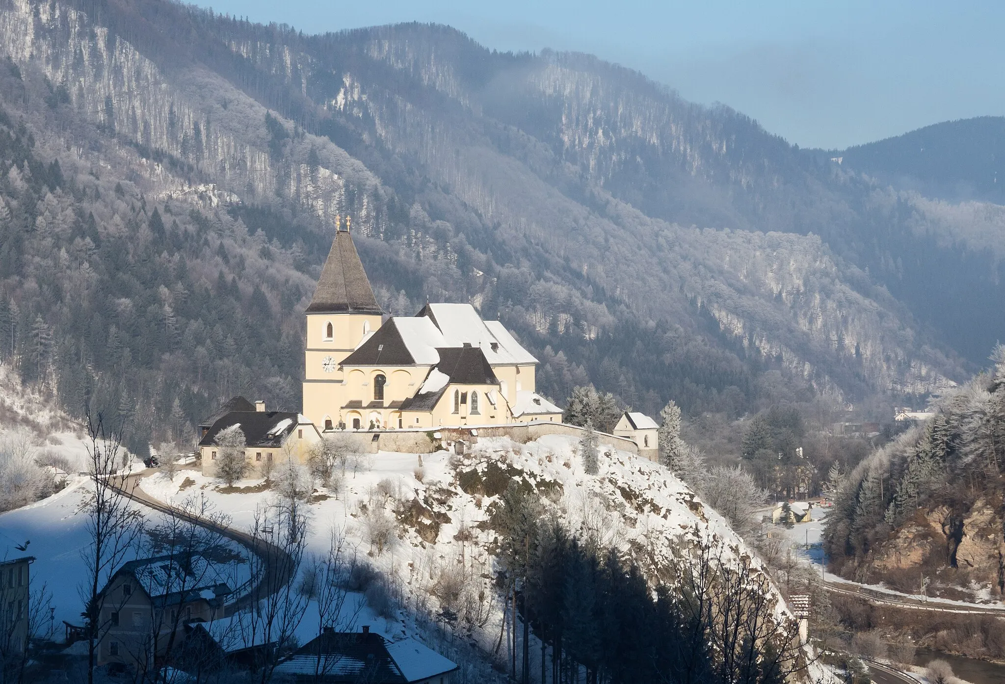 Photo showing: Pfarrkirche Hollenstein an der Ybbs

This media shows the protected monument with the number 28134 in Austria. (Commons, de, Wikidata)