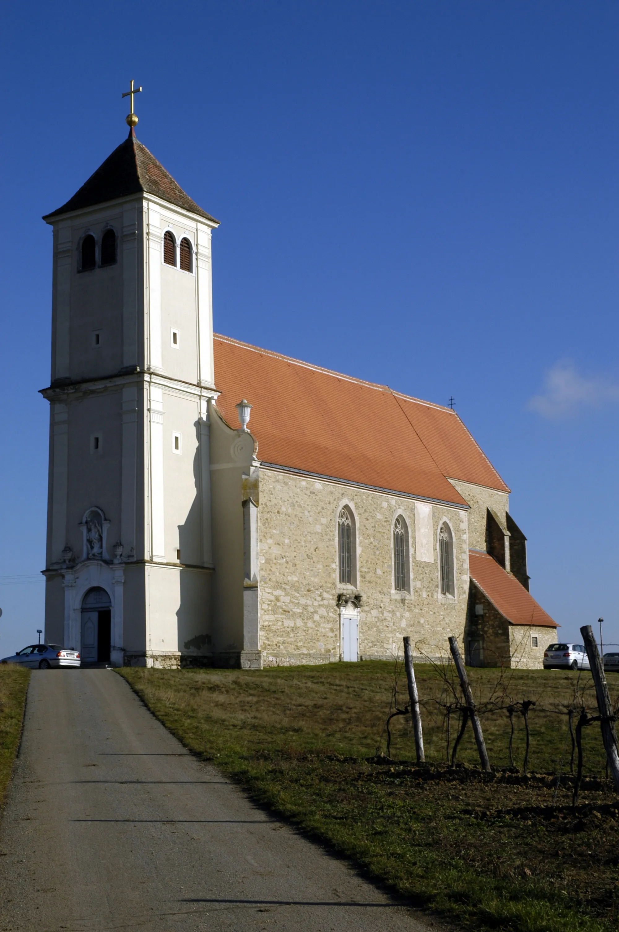 Photo showing: Kath. Pfarrkirche hl. Leonhard in Wartberg von Südwest