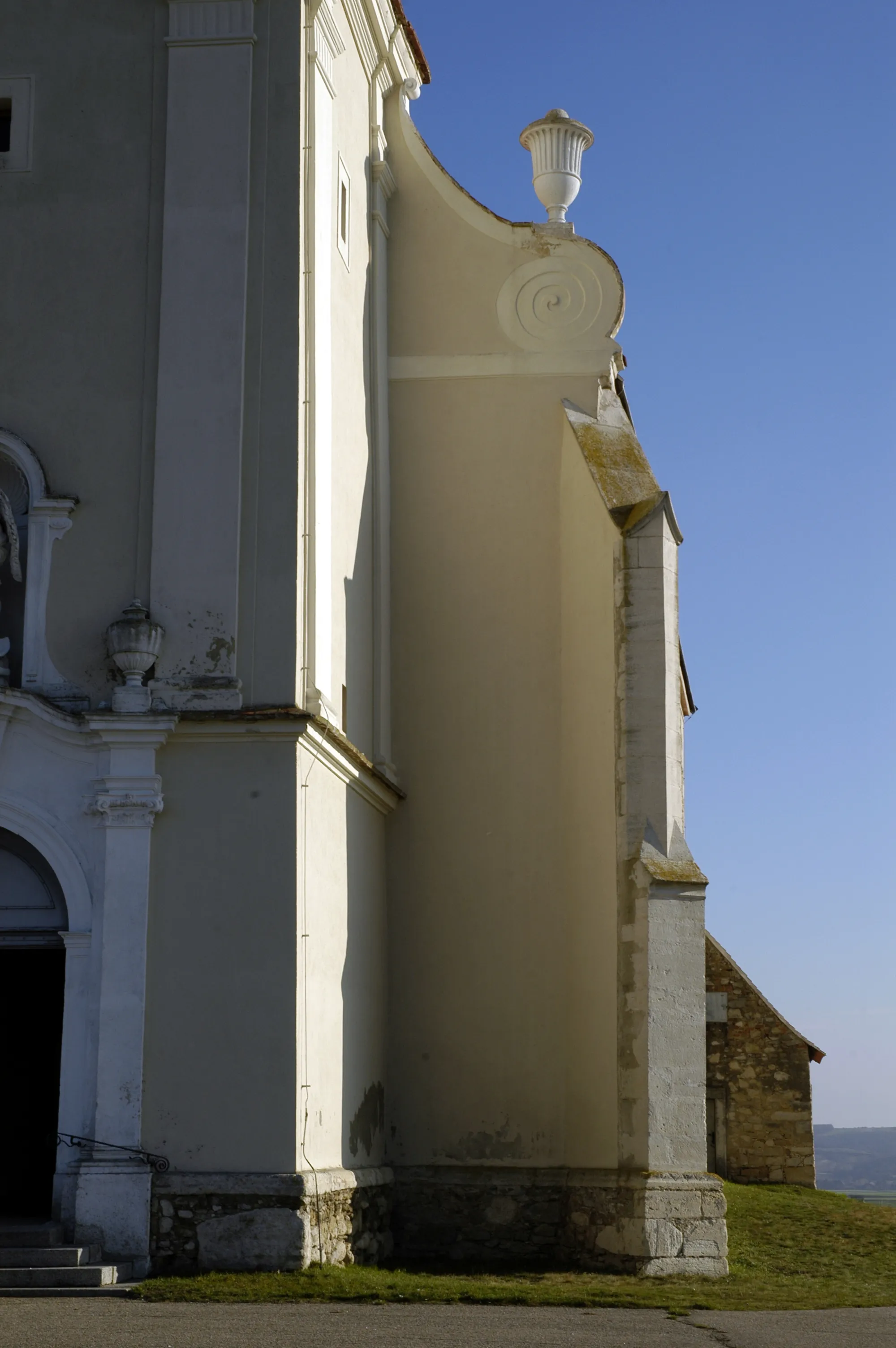 Photo showing: Fassadendetail der kath. Pfarrkirche hl. Leonhard in Wartberg