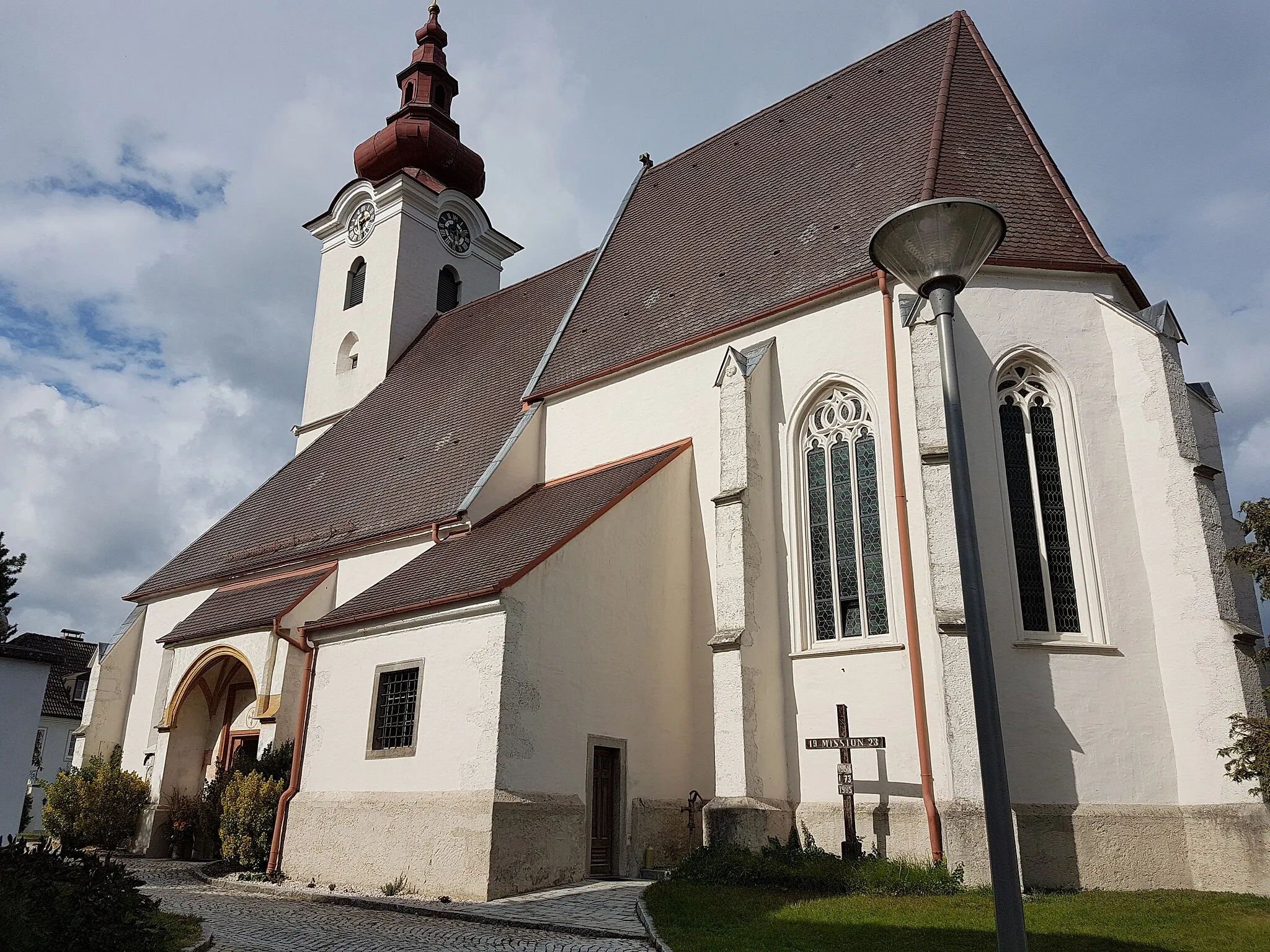 Photo showing: Gotische Kirche des heiligen Pantaleons in St.Pantaleon-Erla