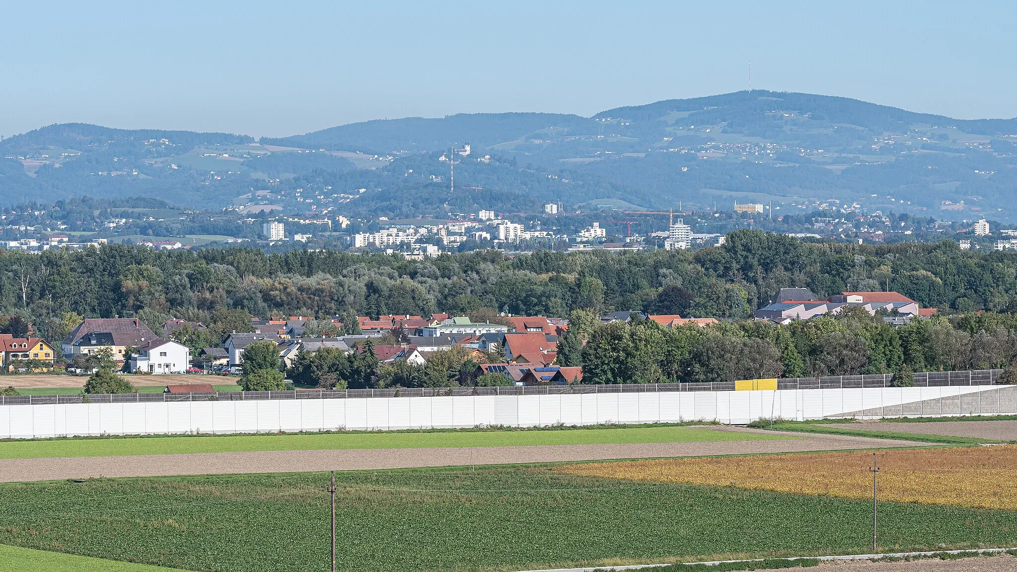 Photo showing: Linz, das Zentum des Oberösterreichischen Zentralraums; Standpunkt Vordermayrbergstraße, Blickrichtung 347,5°