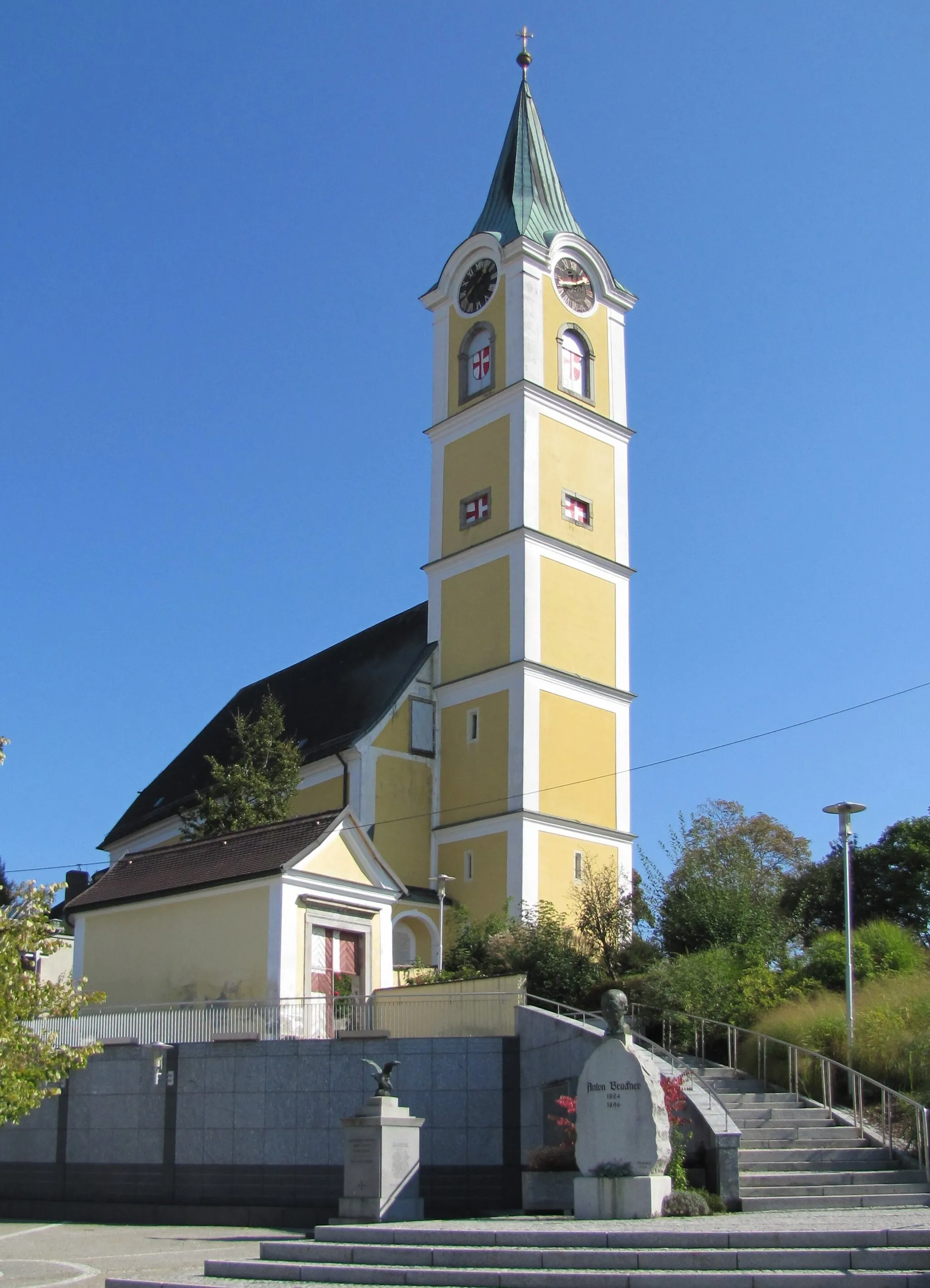 Photo showing: Kath. parish church "St. Valentin" Ansfelden