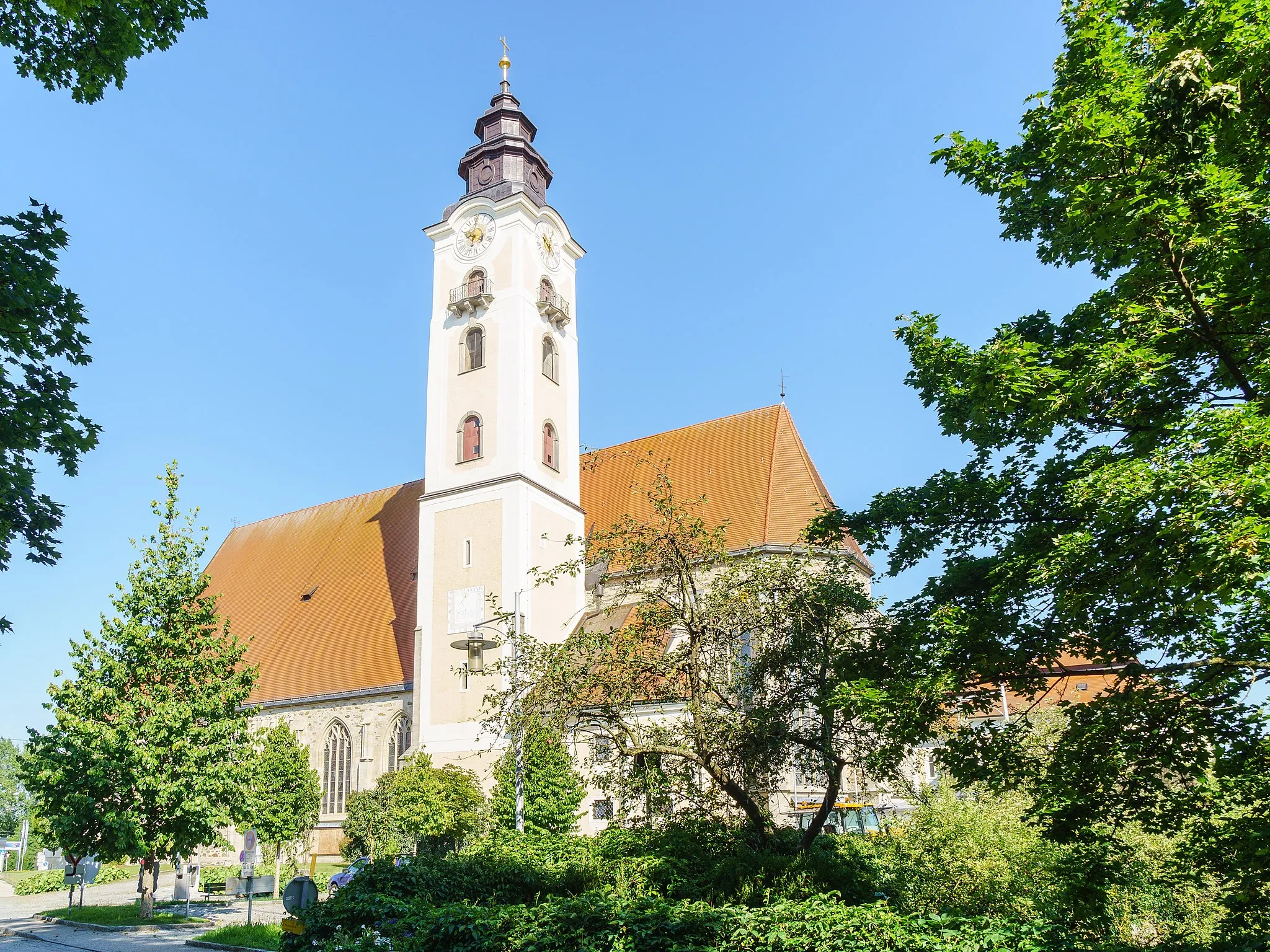 Photo showing: Kath. Pfarrkirche hl. Hippolyt am Kirchplatz in Eferding

This media shows the protected monument with the number 2152 in Austria. (Commons, de, Wikidata)