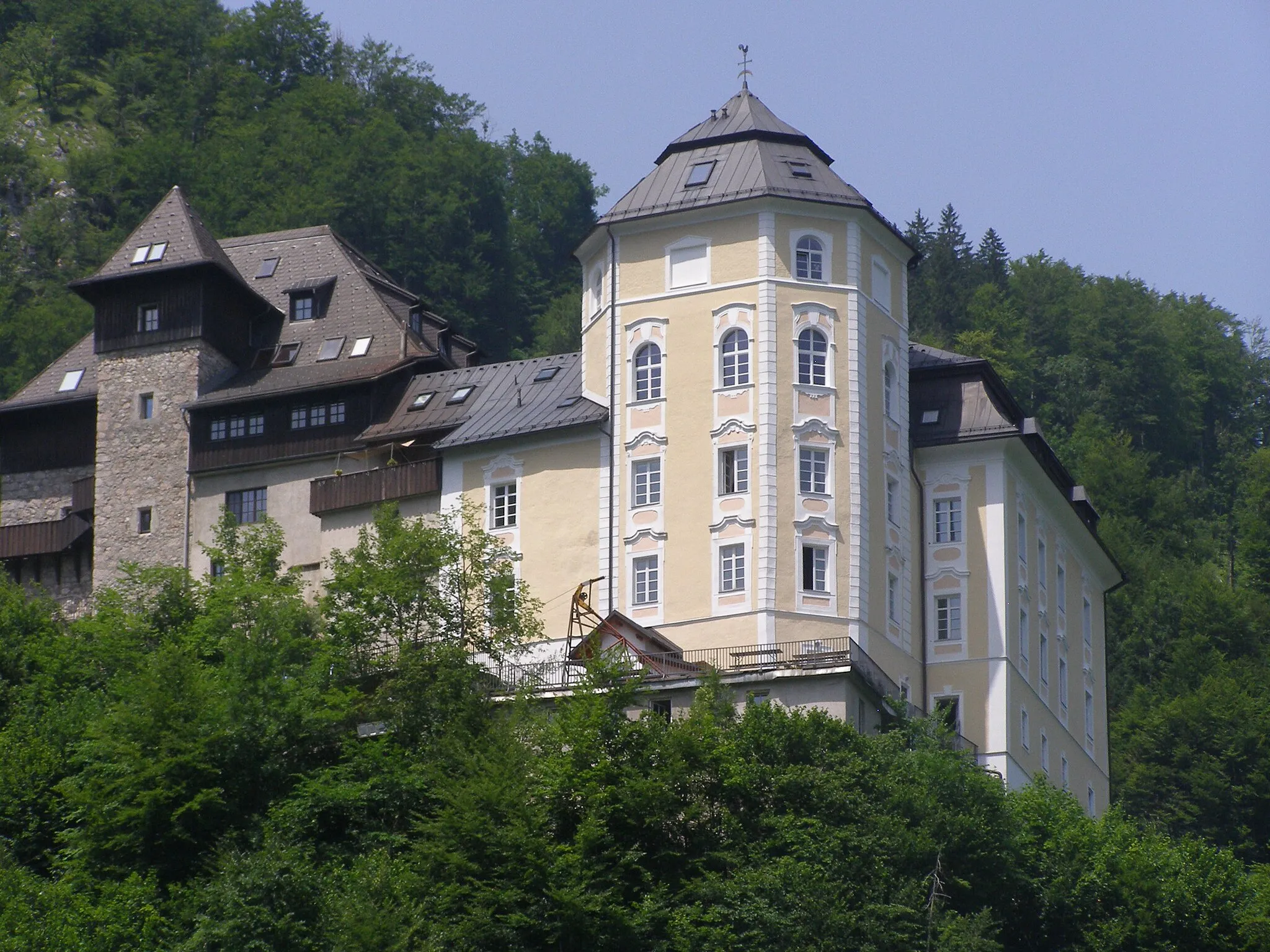 Photo showing: Schloss Klaus vom Staussee aus gesehen