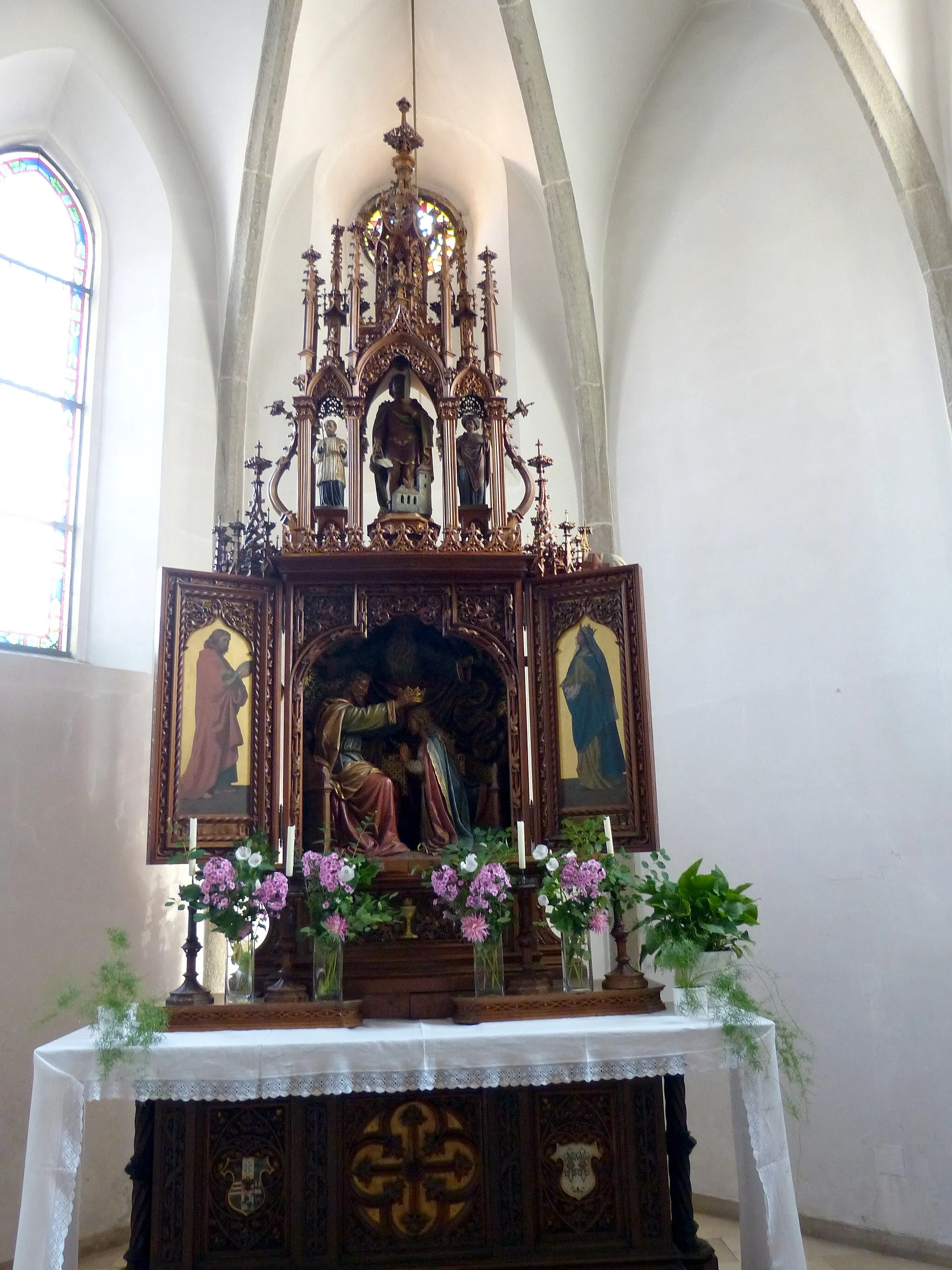 Photo showing: Vorderweißenbach ( Upper Austria ). Ss. Peter and Paul parish church: Altar of Coronation of Mary ( 1893 ).