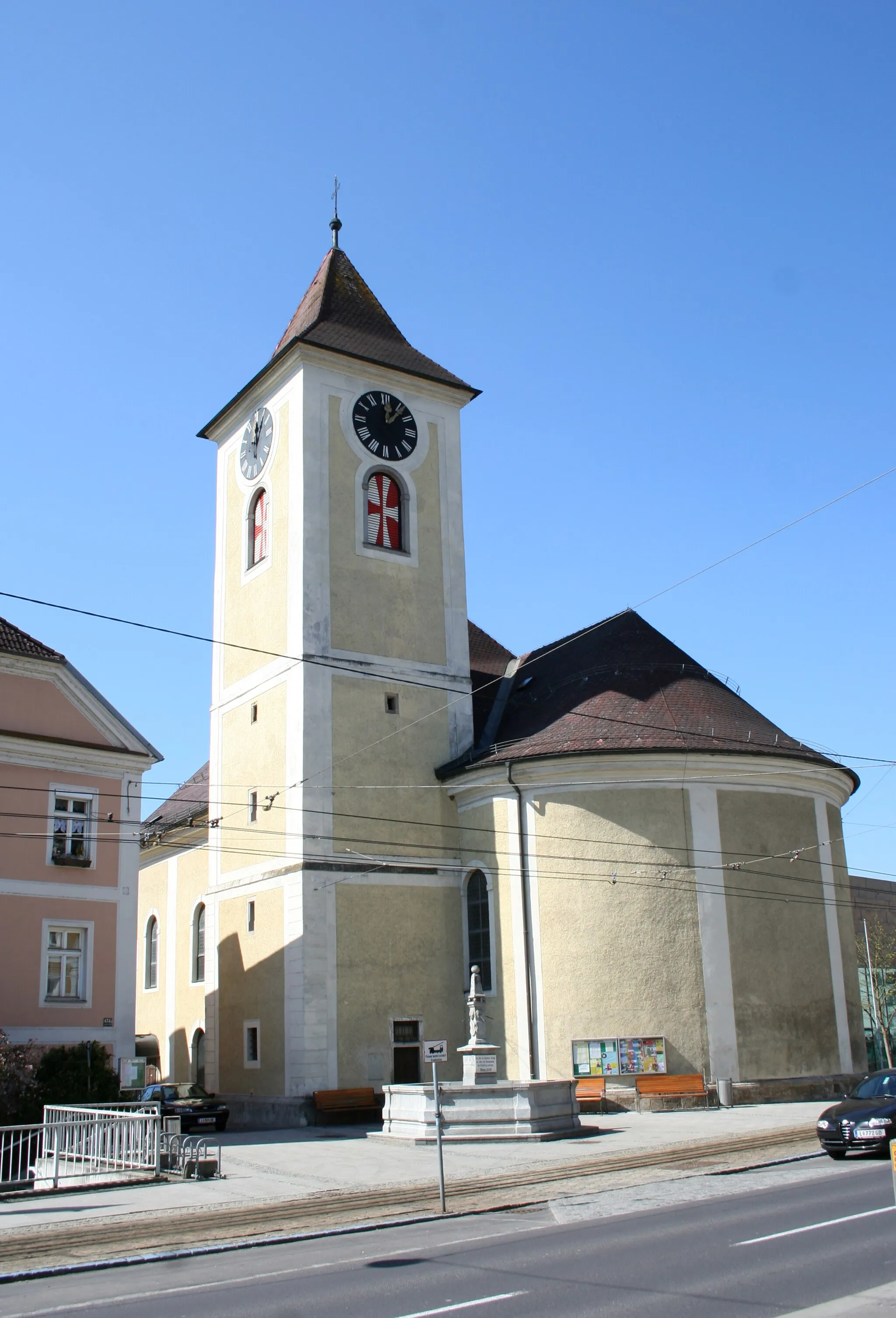 Photo showing: Kath. Pfarrkirche hl. Johannes der Täufer in Linz-Ebelsberg
