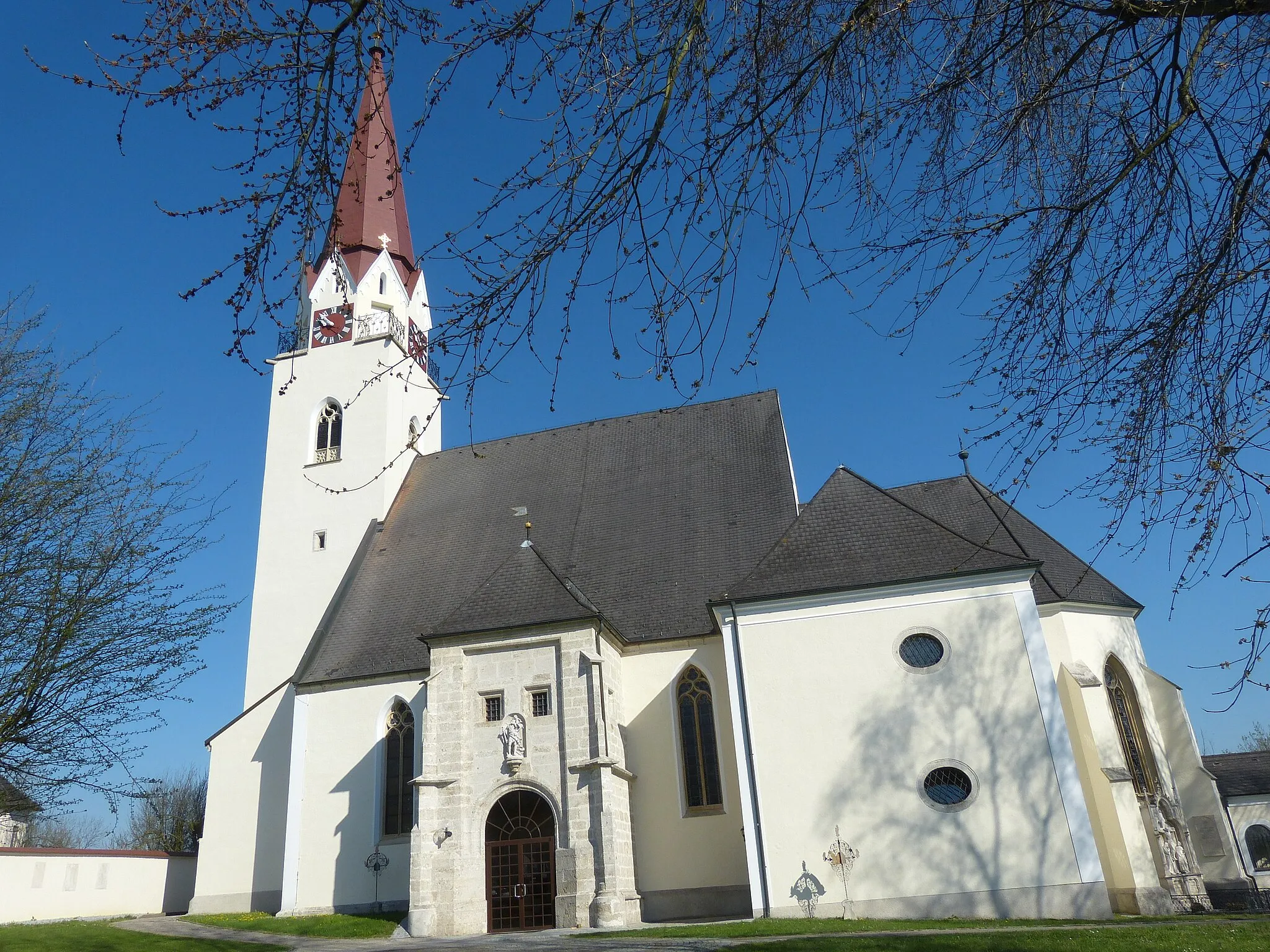 Photo showing: Thalheim bei Wels ( Upper Austria ). Saint Stephen parish church ( 15th century ).