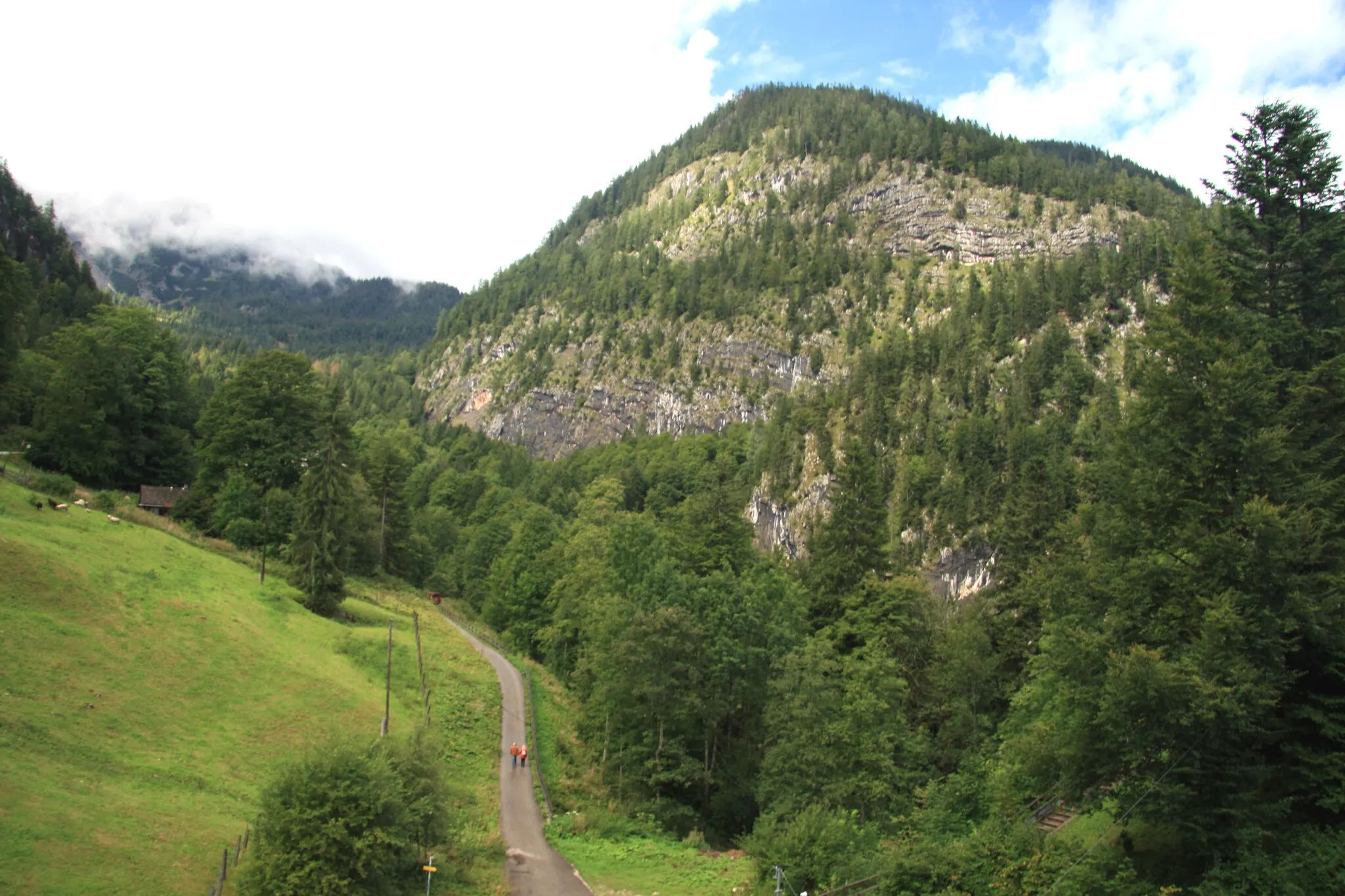 Photo showing: Way from funicular station to saltmine in small city Hallstatt, Upper Austria