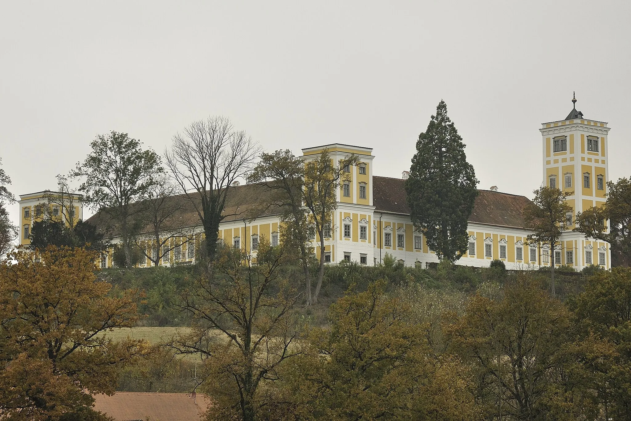 Photo showing: Schlossanlage Tillysburg, von Volkersdorf aus gesehen