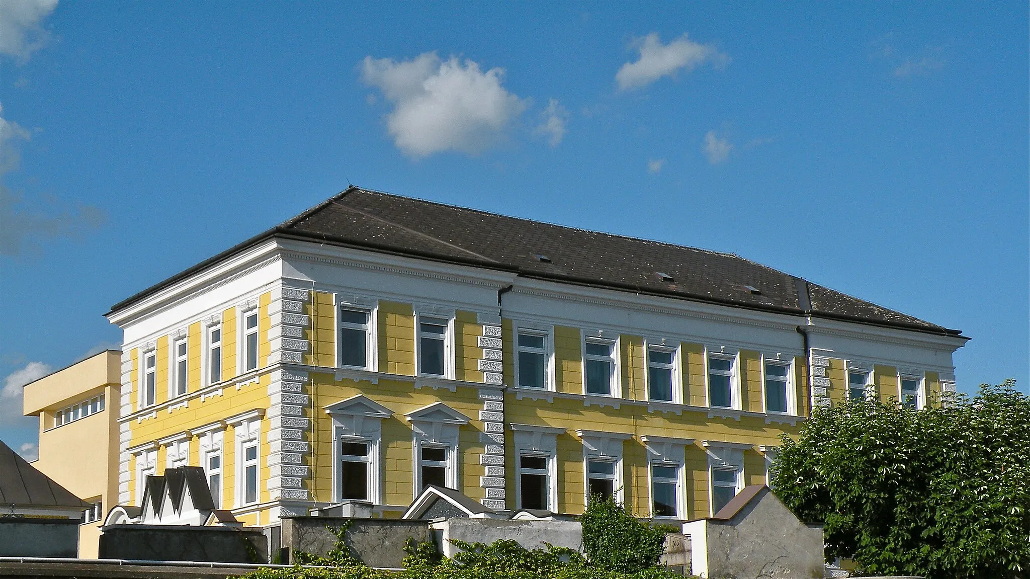 Photo showing: Schule in Sankt Georgen an der Gusen im Bezirk Perg in Oberösterreich