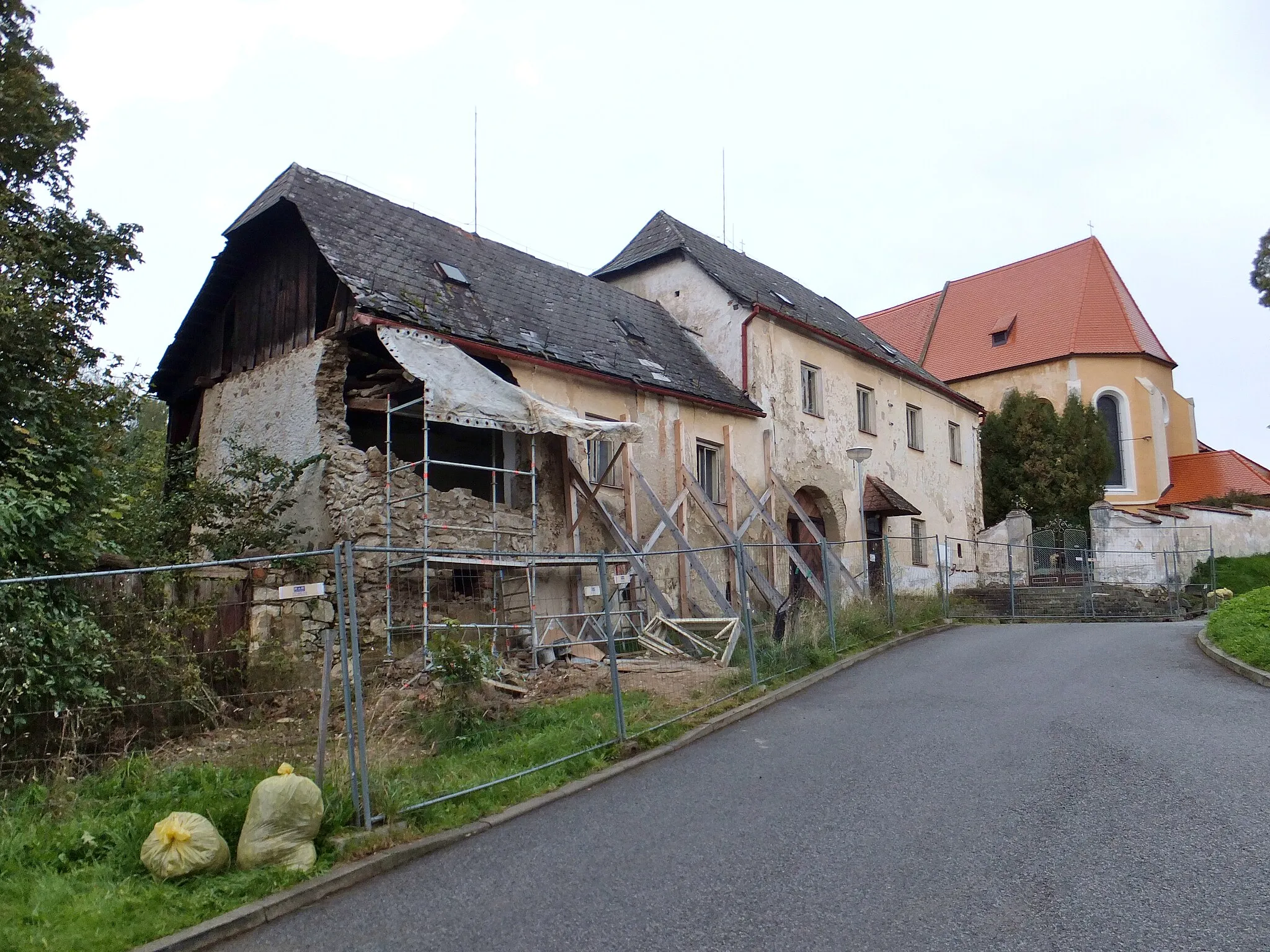 Photo showing: Rectory in Malonty