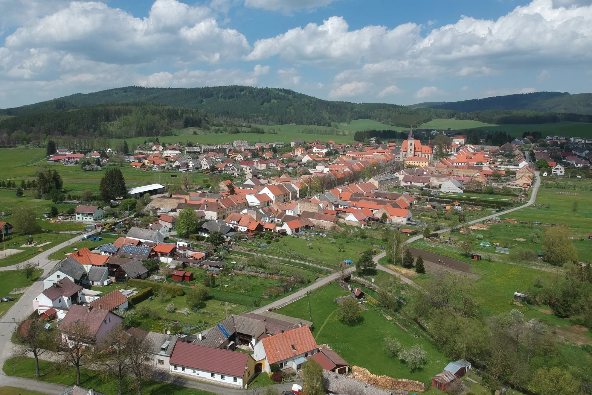 Photo showing: Pohled na obec Chvalšiny