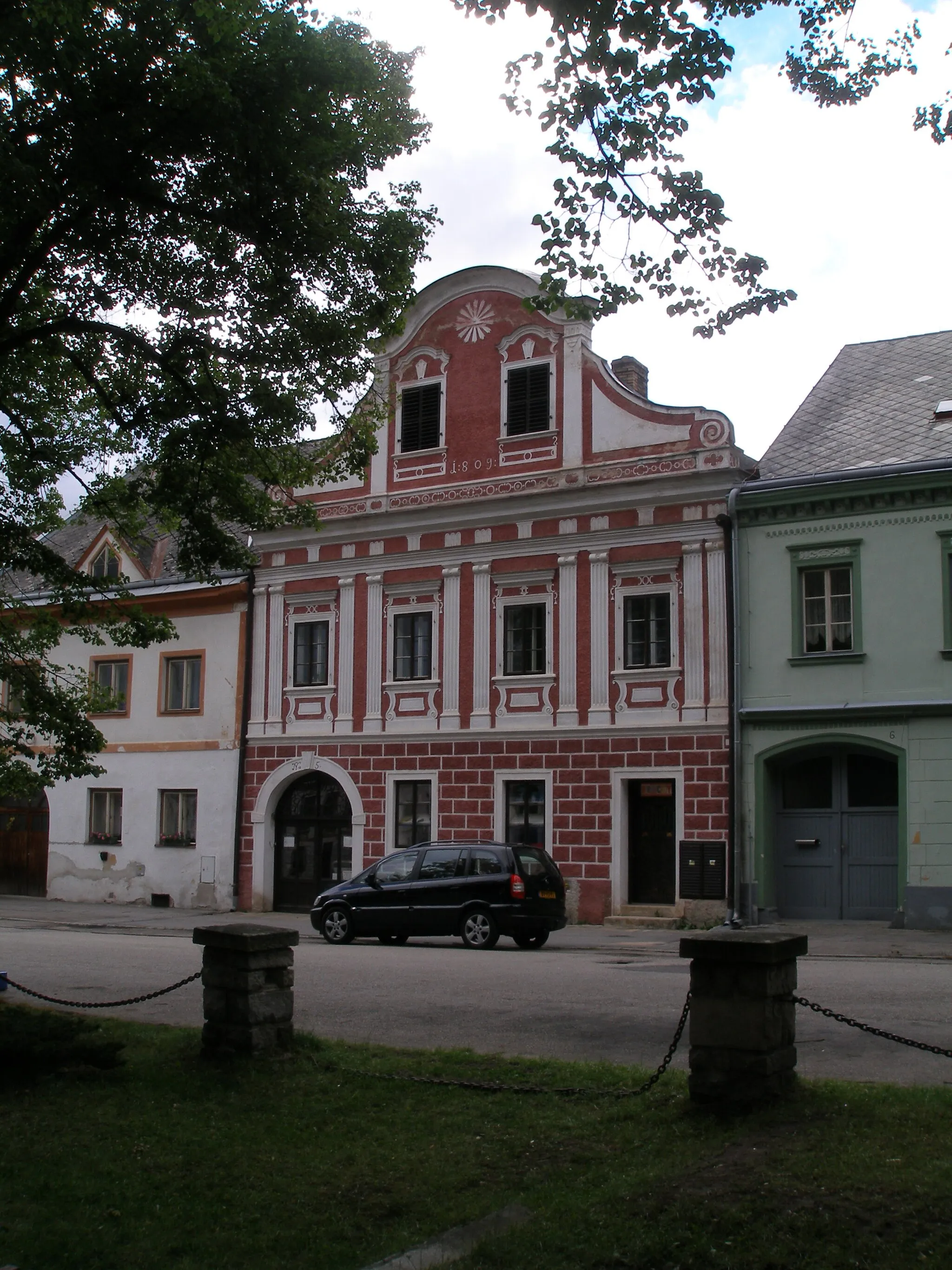 Photo showing: Chvalšiny, house No. 5 on the western side of the square