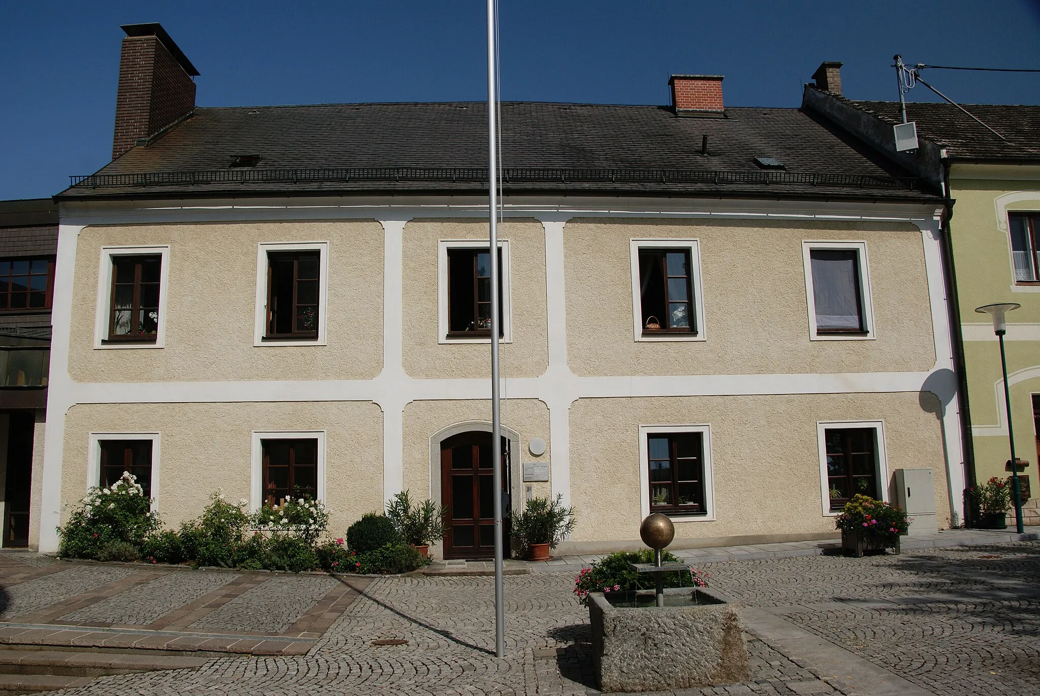 Photo showing: Pfarrhof der Marktgemeinde Hagenberg im Mühlkreis in Oberösterreich