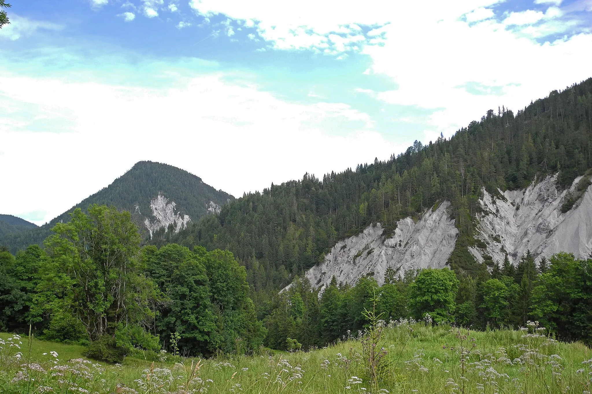 Photo showing: Der Rössingkogel und der Sattelberg (rechts) bei Ramsau