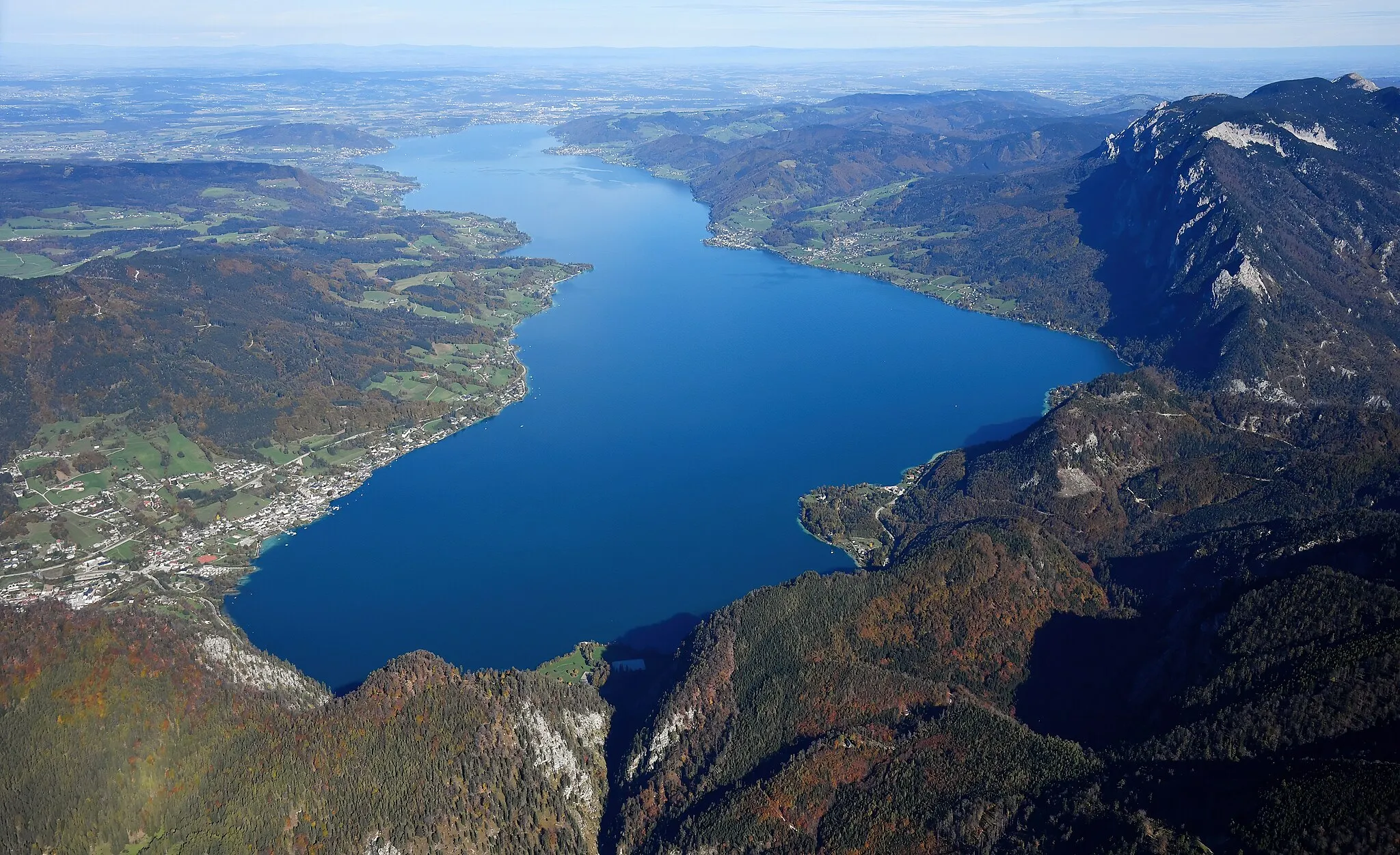 Photo showing: Aerial image of the Attersee (view from the southwest, Schafberg mountain group).
