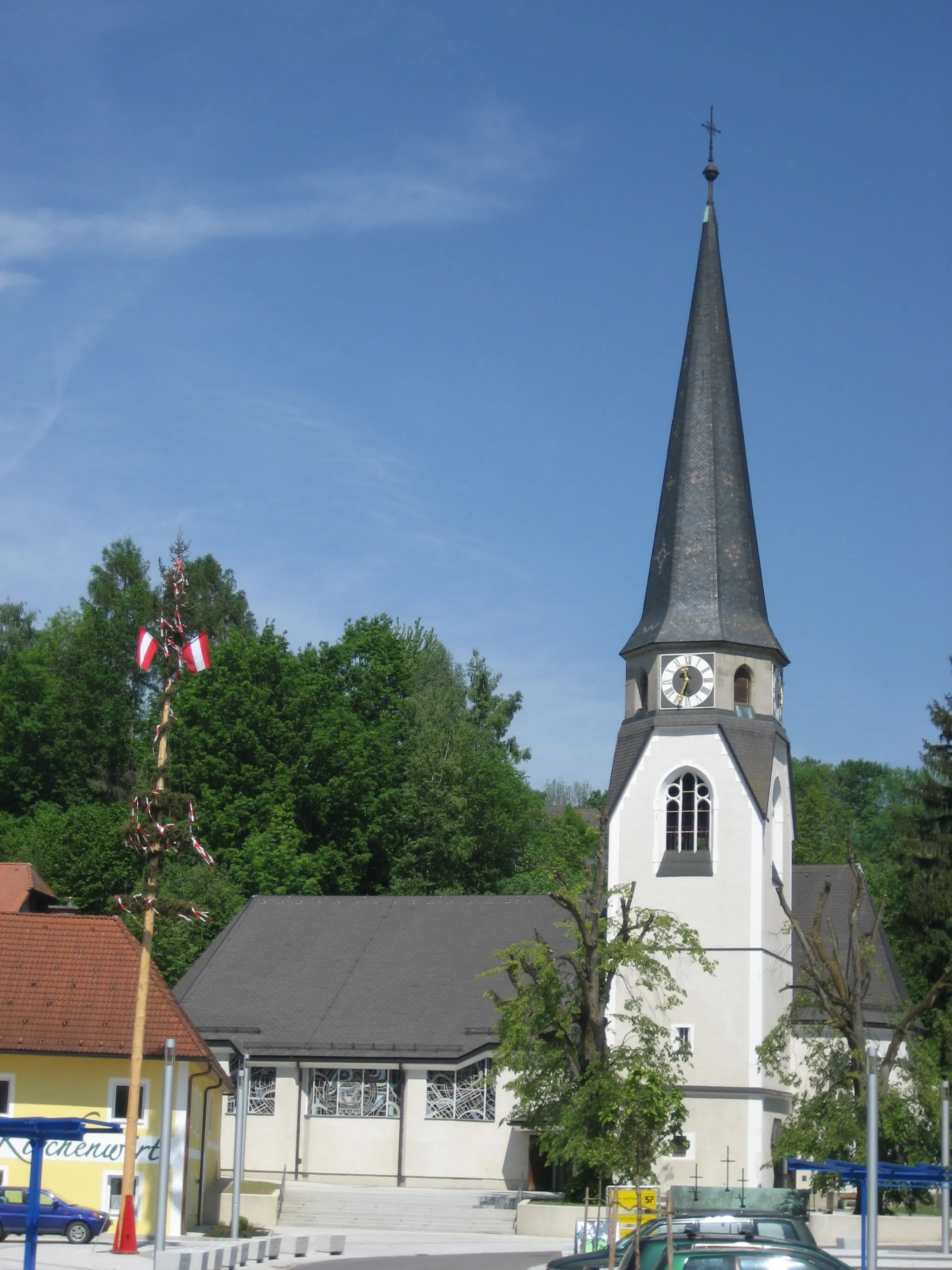 Photo showing: Dietach, a village in Upper Austria, Austria, Europe. Village center and church.