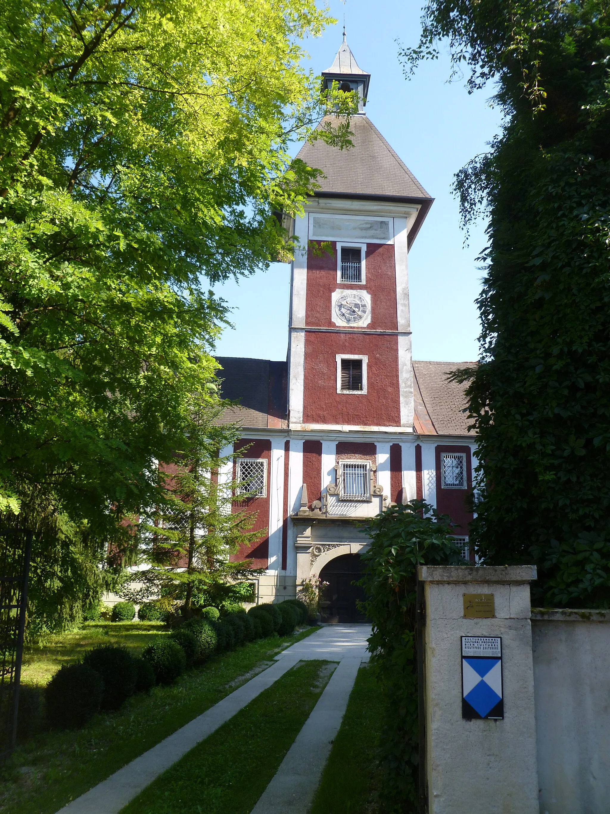 Photo showing: Schloss Weißenberg, Turm und Eingang