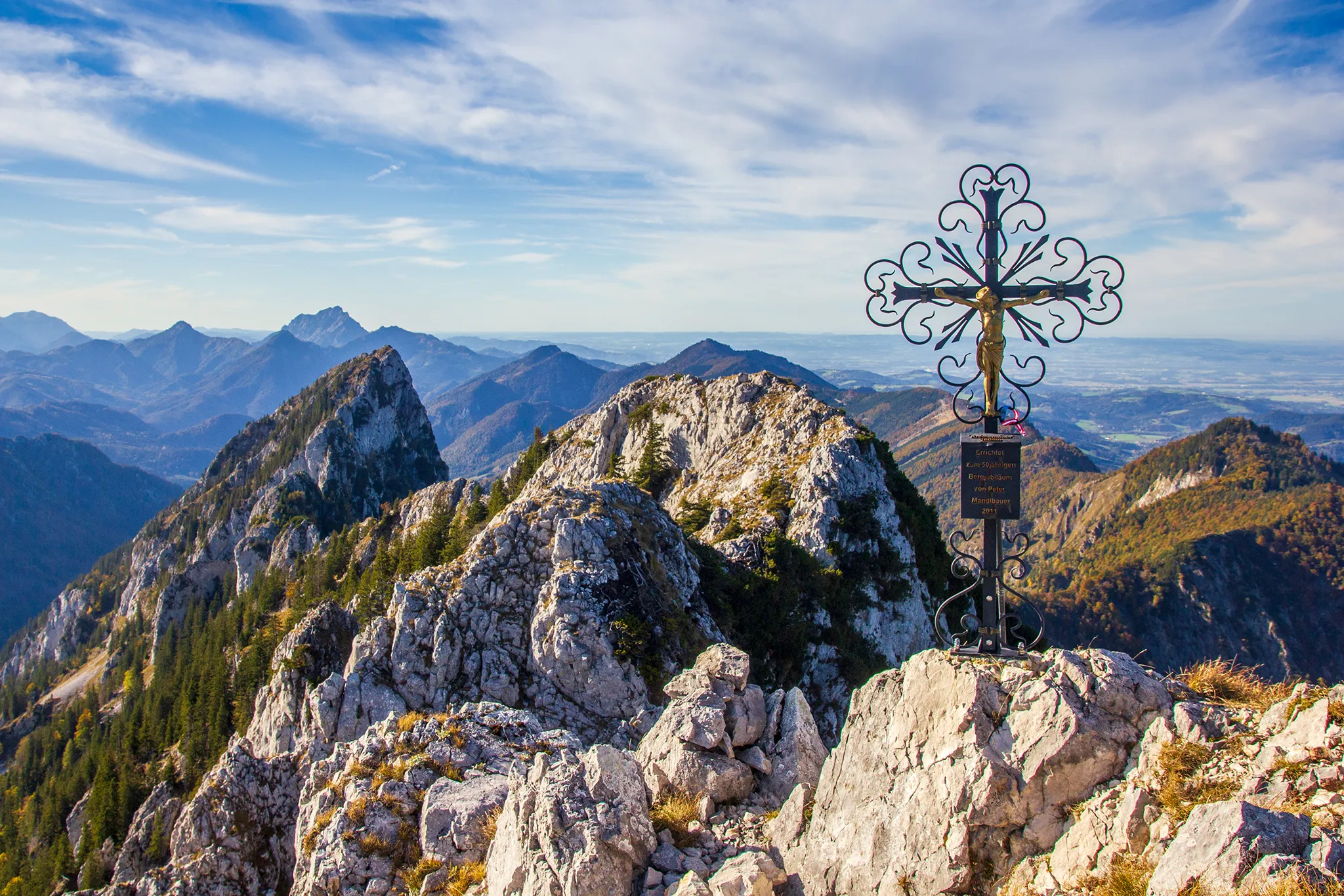 Photo showing: Summit cross at the Kremsmauer (western summit, 1604m) in the Upper Austrian Prealps.