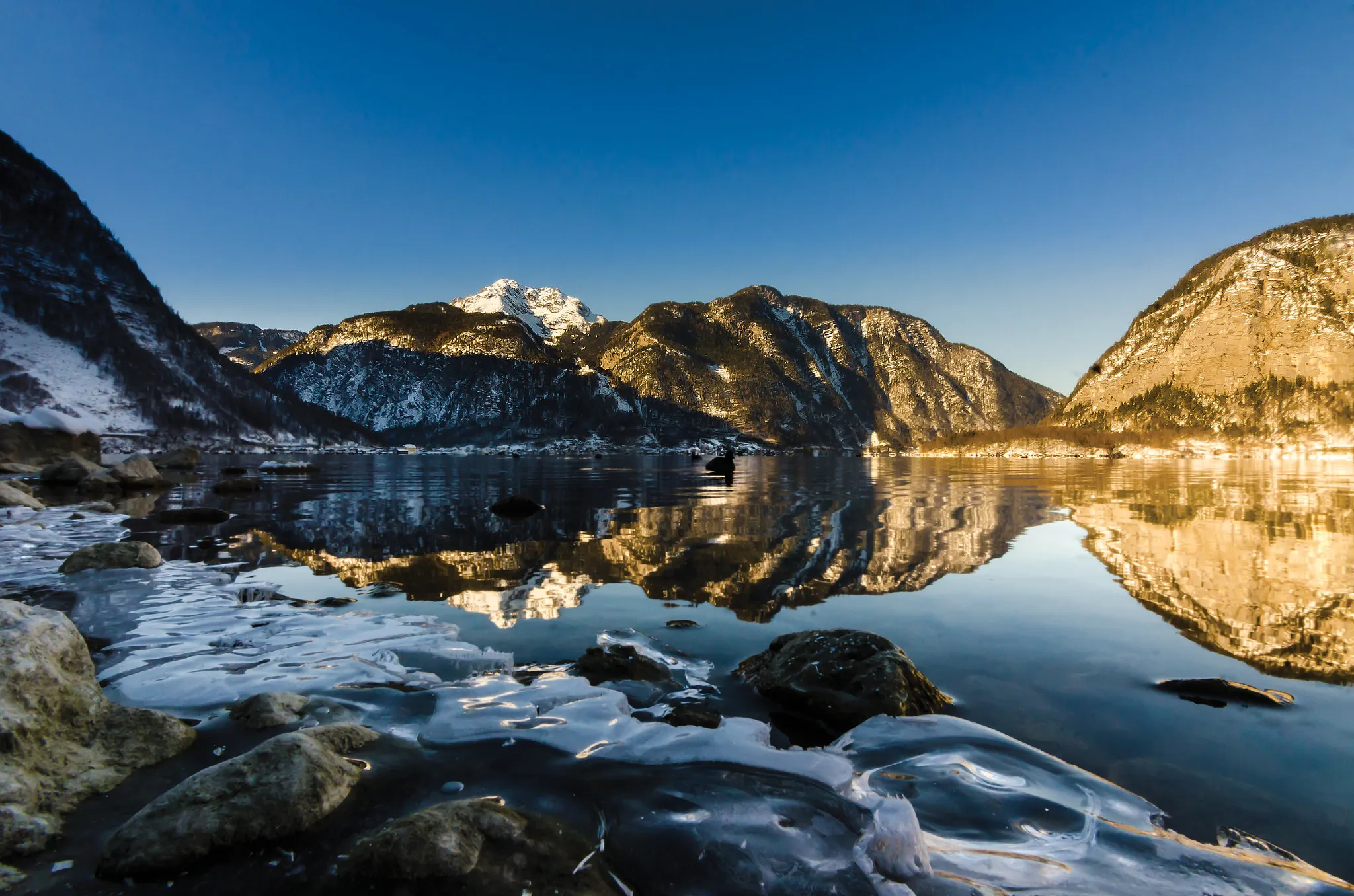 Photo showing: 500px provided description: View of Hallstatter See and Hallstatt [#sky ,#lake ,#sunset ,#mountains ,#winter ,#nature ,#travel ,#nikon ,#austria ,#alps ,#alpen ,#hallstatt ,#salzkammergut ,#hallstattersee]