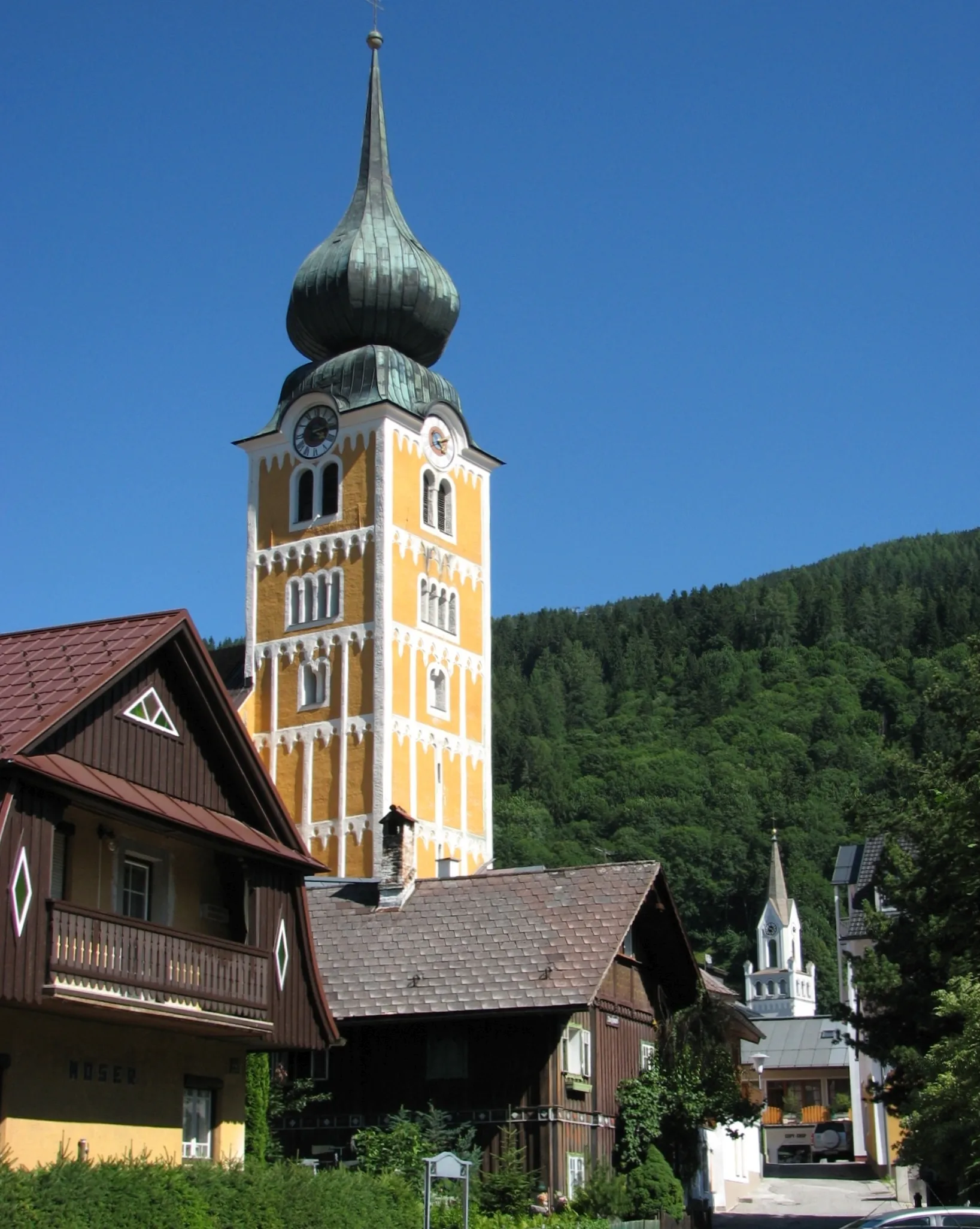 Photo showing: Schladming, Austria. Catholic church in the foreground